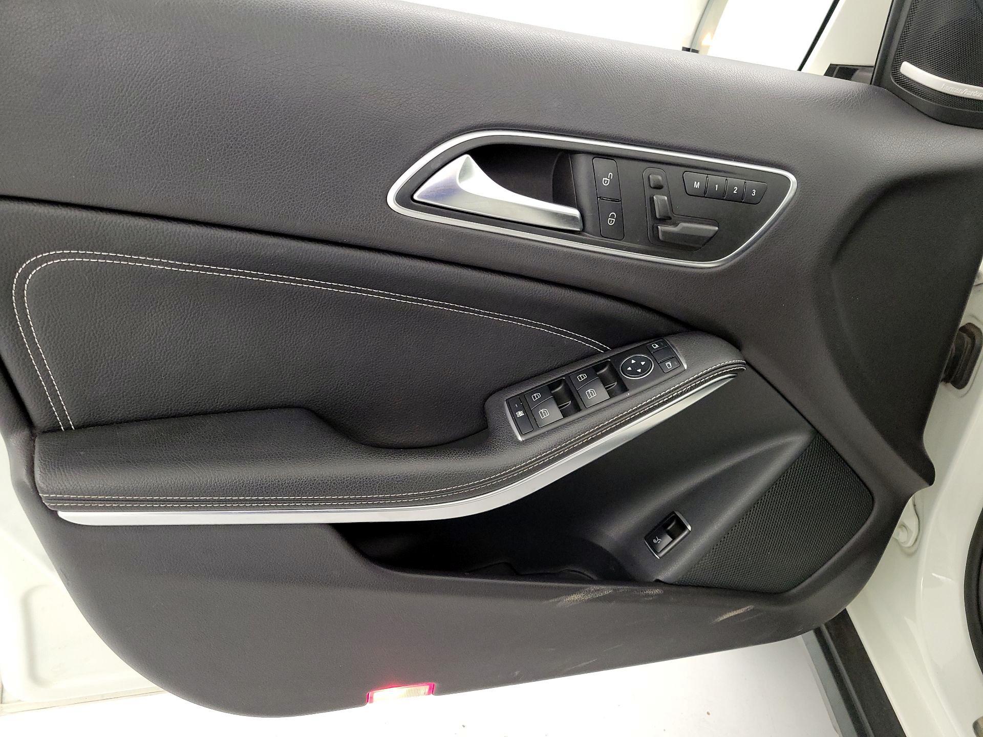 Thumbnail: 2016 Mercedes-Benz GLA - 12