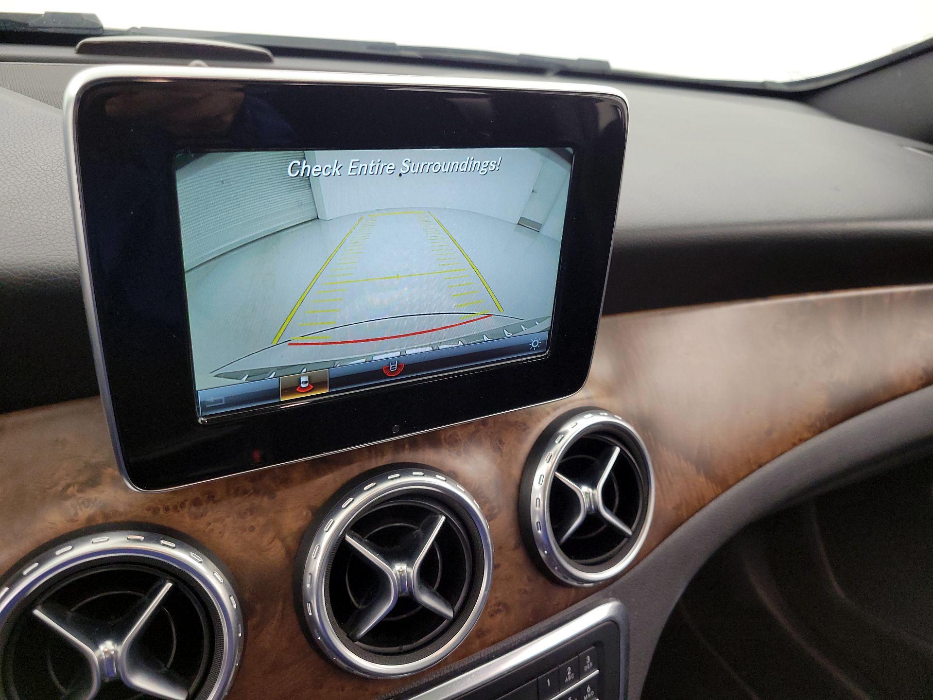 Thumbnail: 2016 Mercedes-Benz GLA - 14