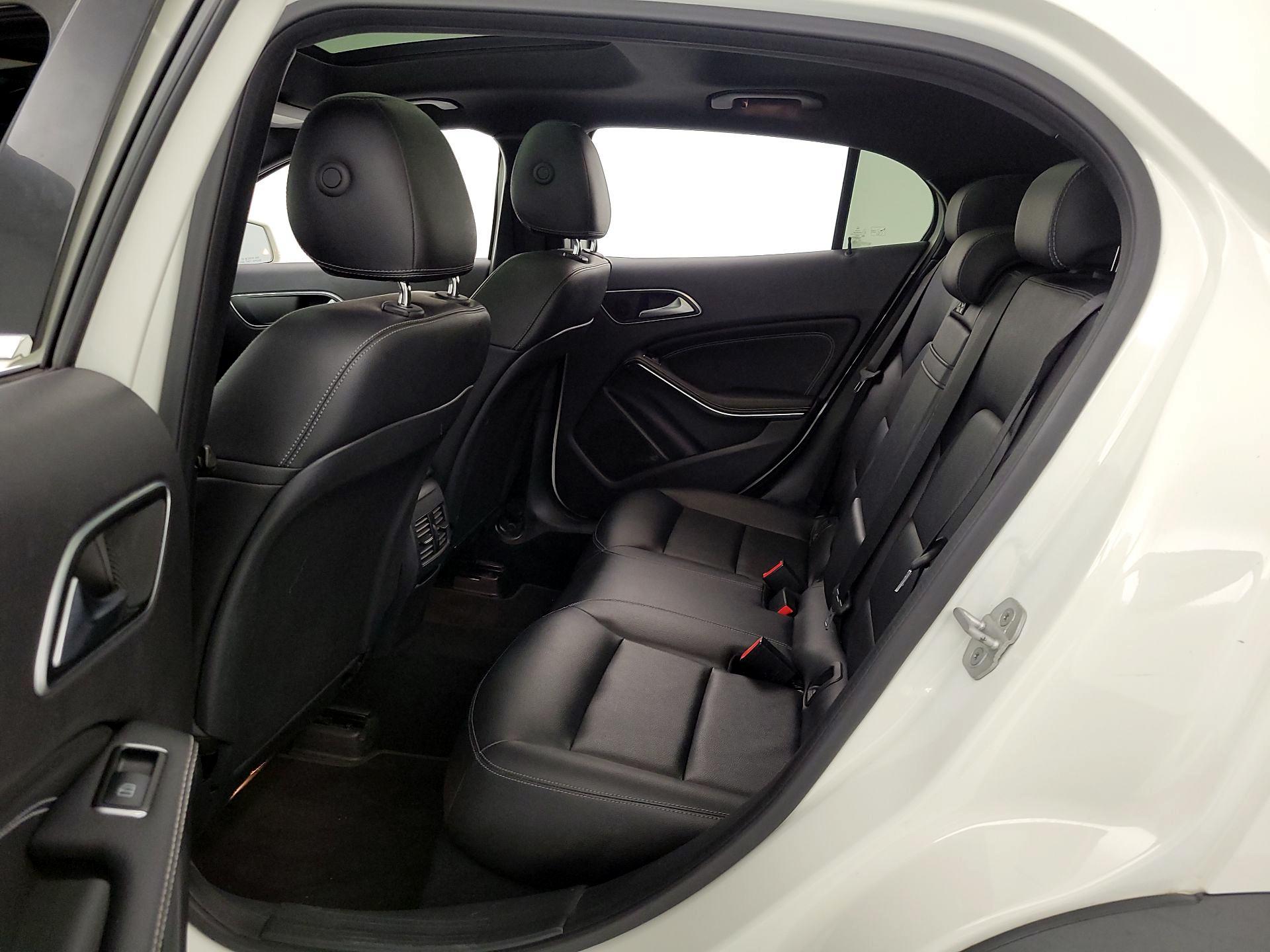 Thumbnail: 2016 Mercedes-Benz GLA - 19