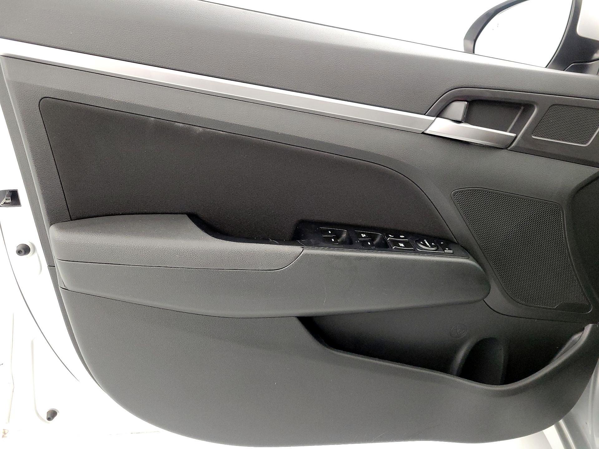 Thumbnail: 2019 Hyundai Elantra - 12