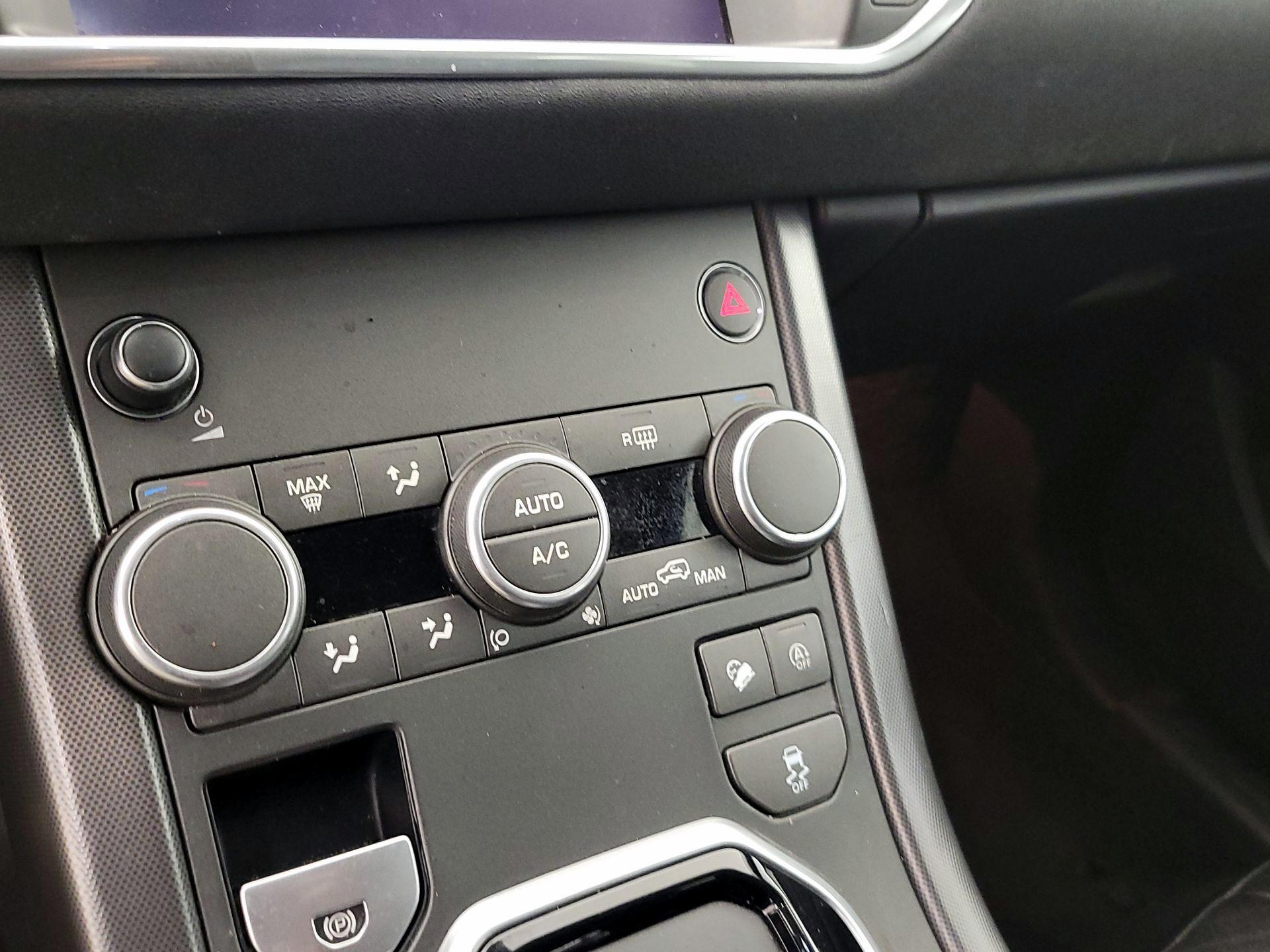 Thumbnail: 2019 Land Rover Range Rover Evoque - 17