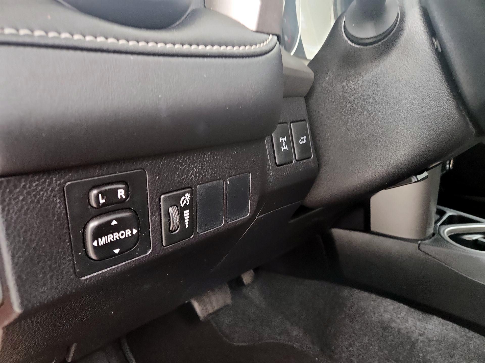 Thumbnail: 2016 Toyota RAV4 - 13