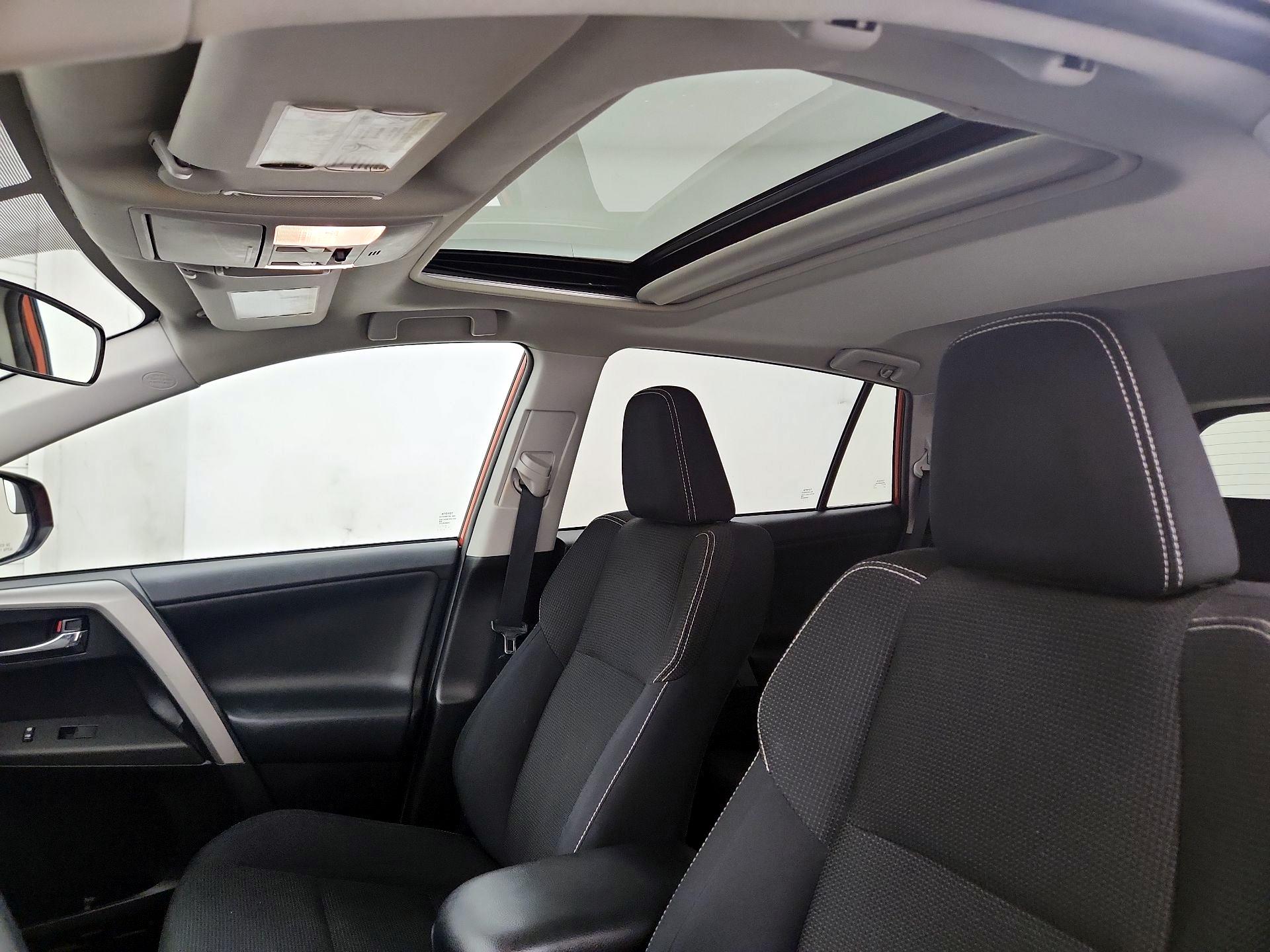 Thumbnail: 2016 Toyota RAV4 - 19