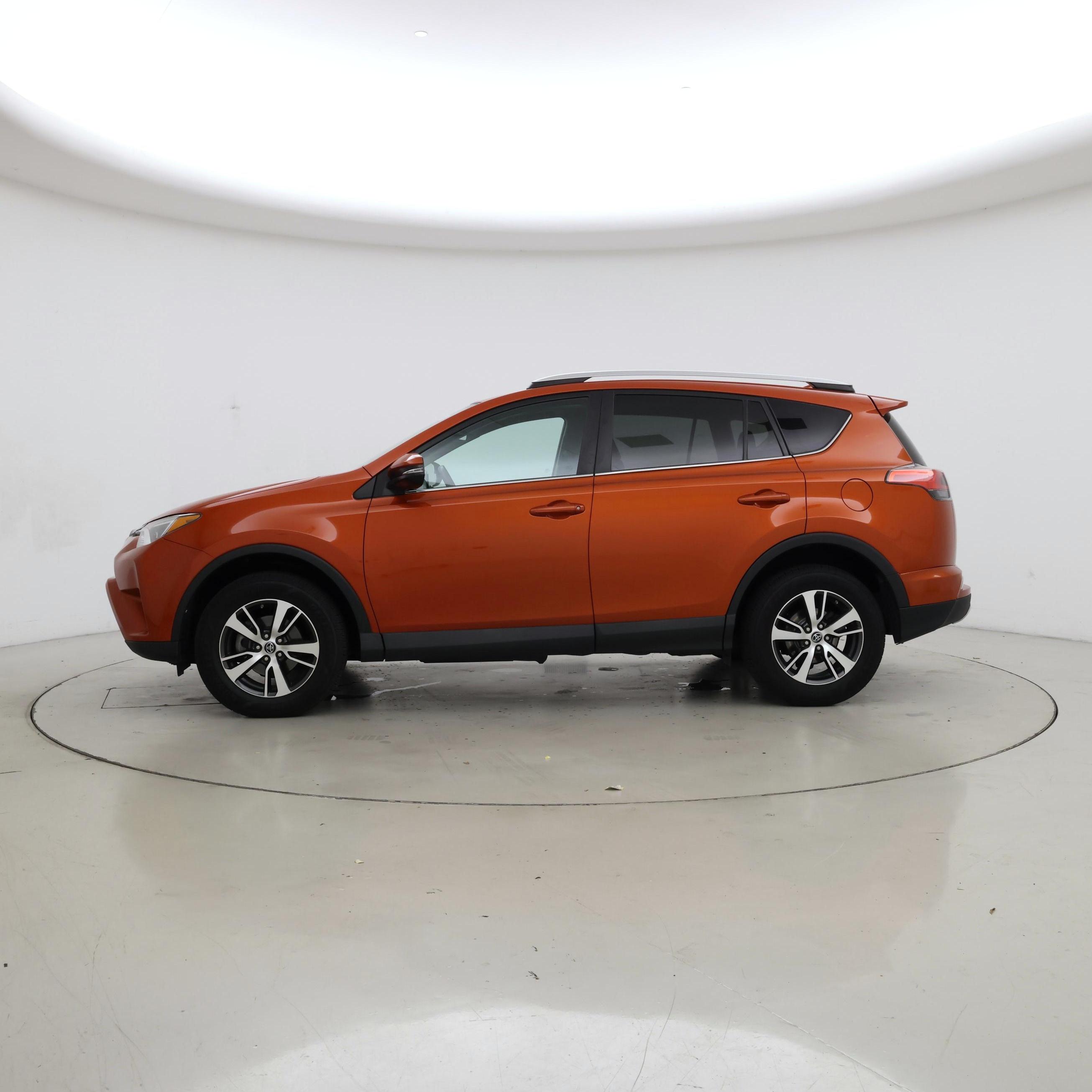 Thumbnail: 2016 Toyota RAV4 - 3