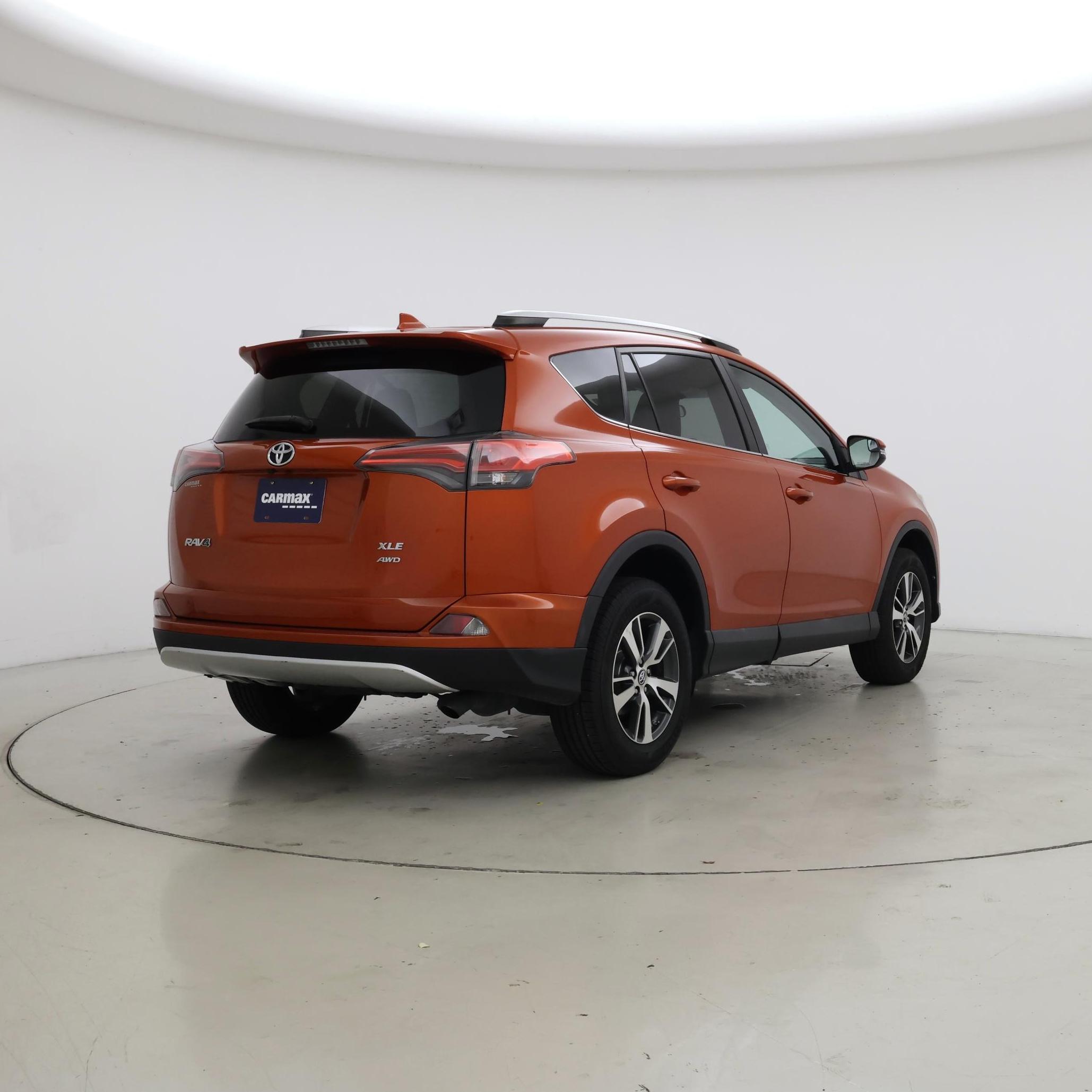 Thumbnail: 2016 Toyota RAV4 - 8