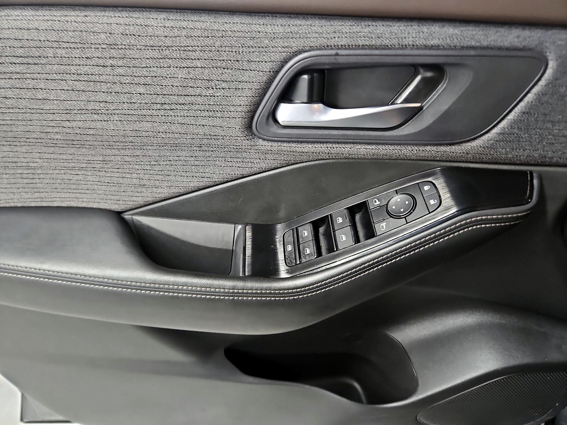 Thumbnail: 2023 Nissan Rogue - 12