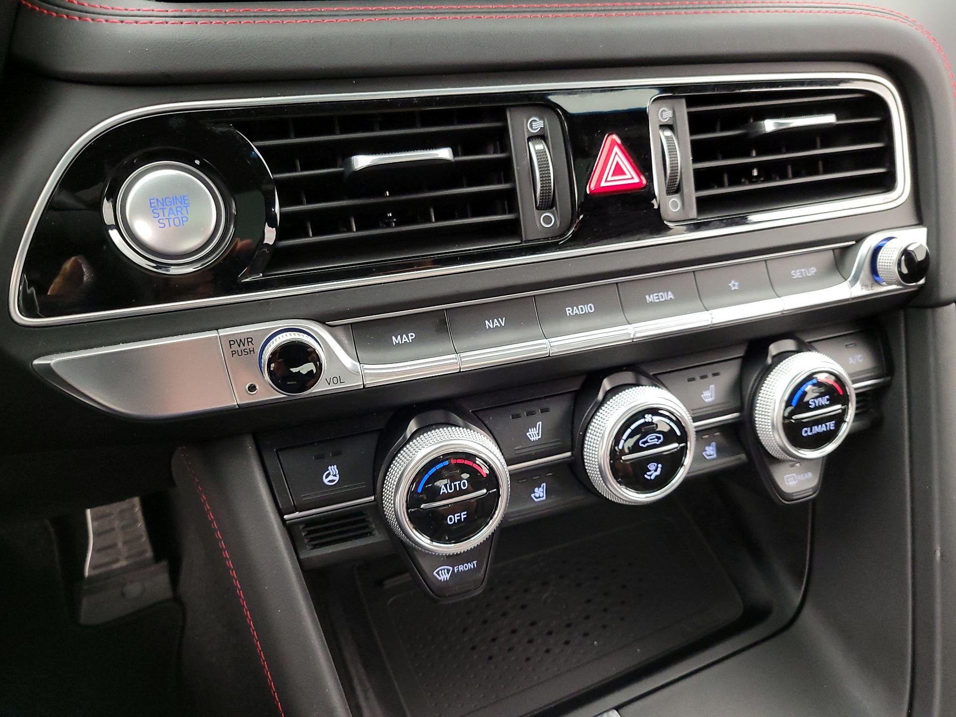 Thumbnail: 2022 Genesis G70 - 17