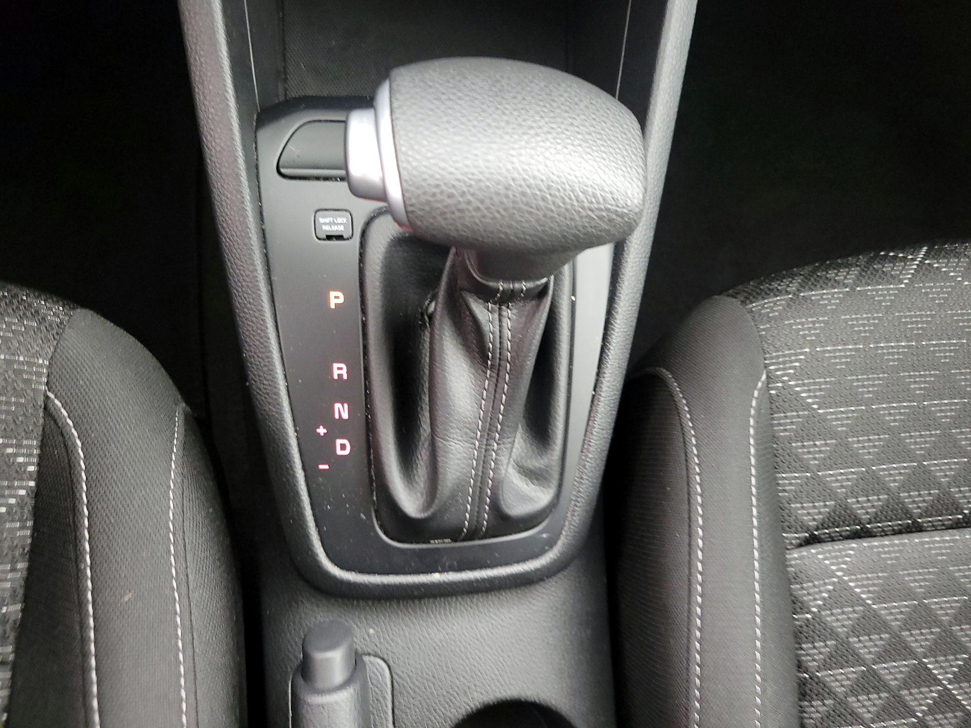 Thumbnail: 2021 Kia Rio5 - 17