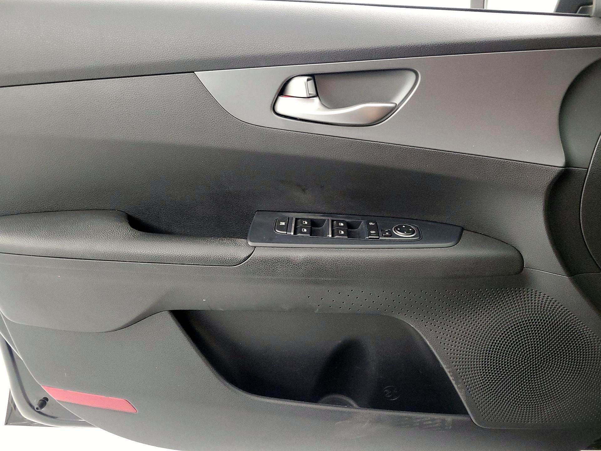 Thumbnail: 2021 Kia Forte - 12