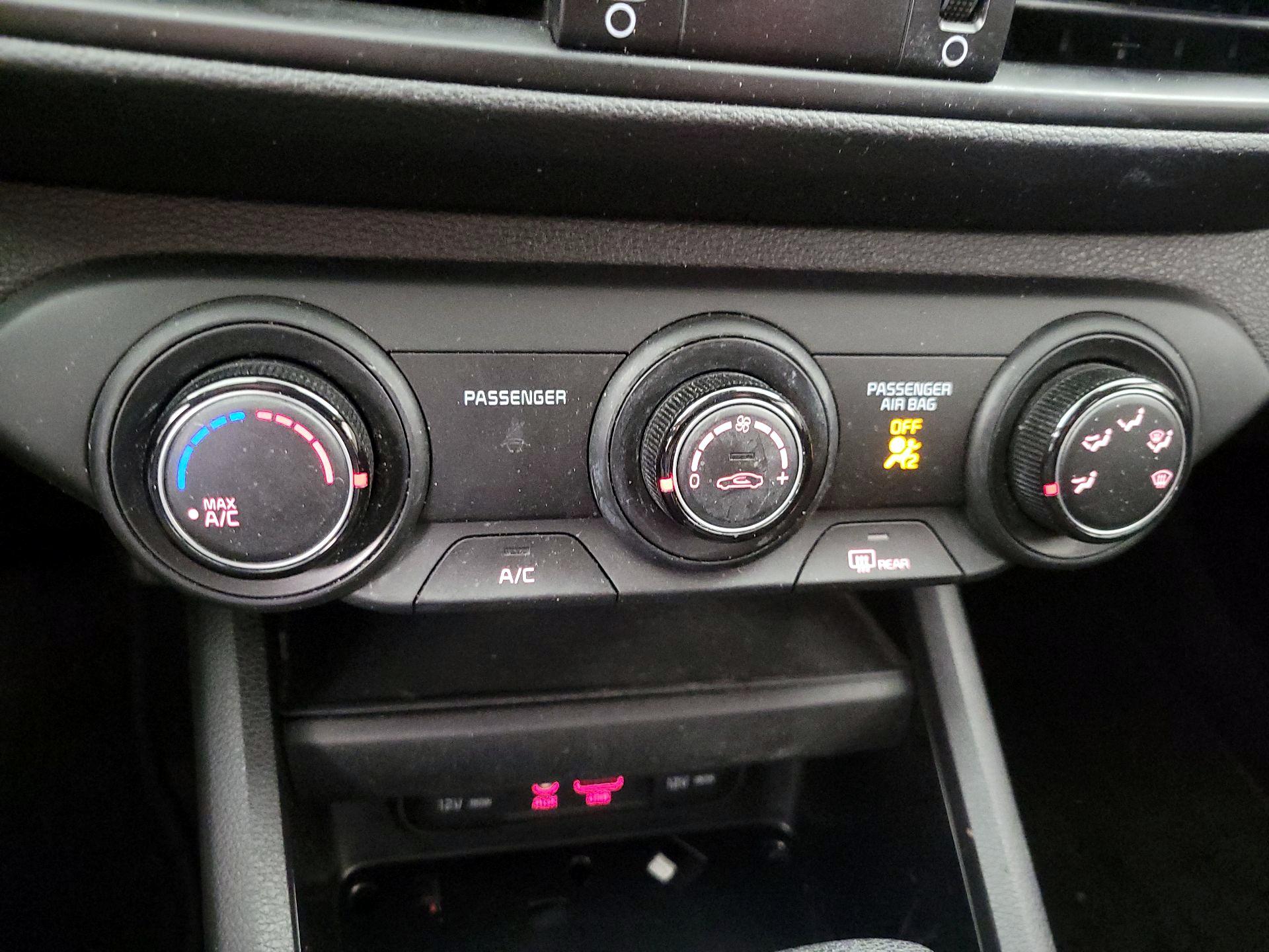 Thumbnail: 2021 Kia Forte - 16