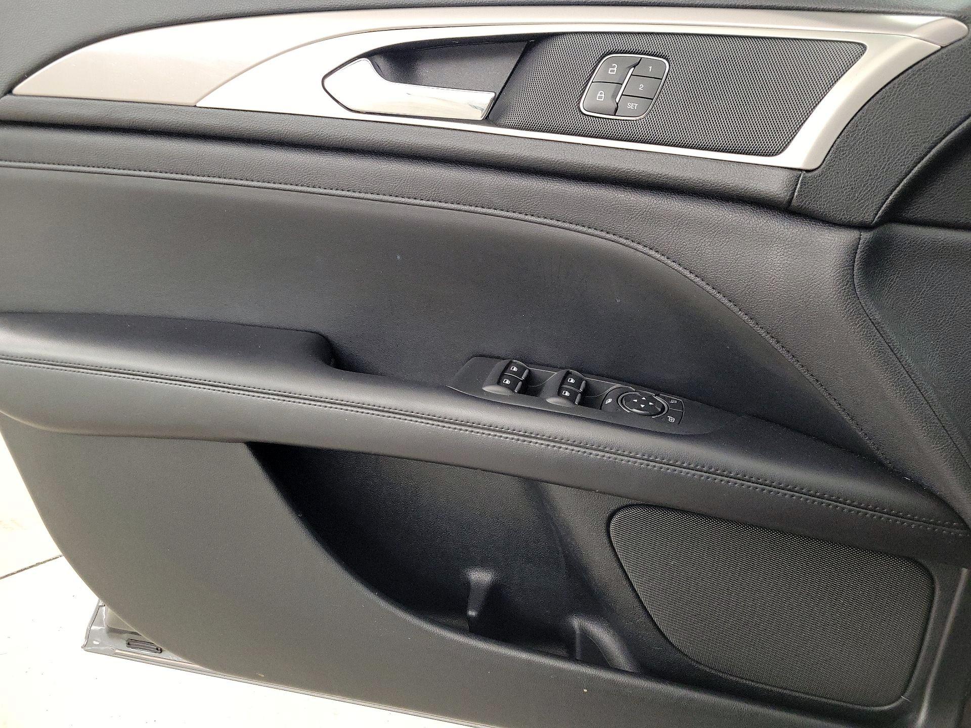 Thumbnail: 2019 Lincoln MKZ - 12