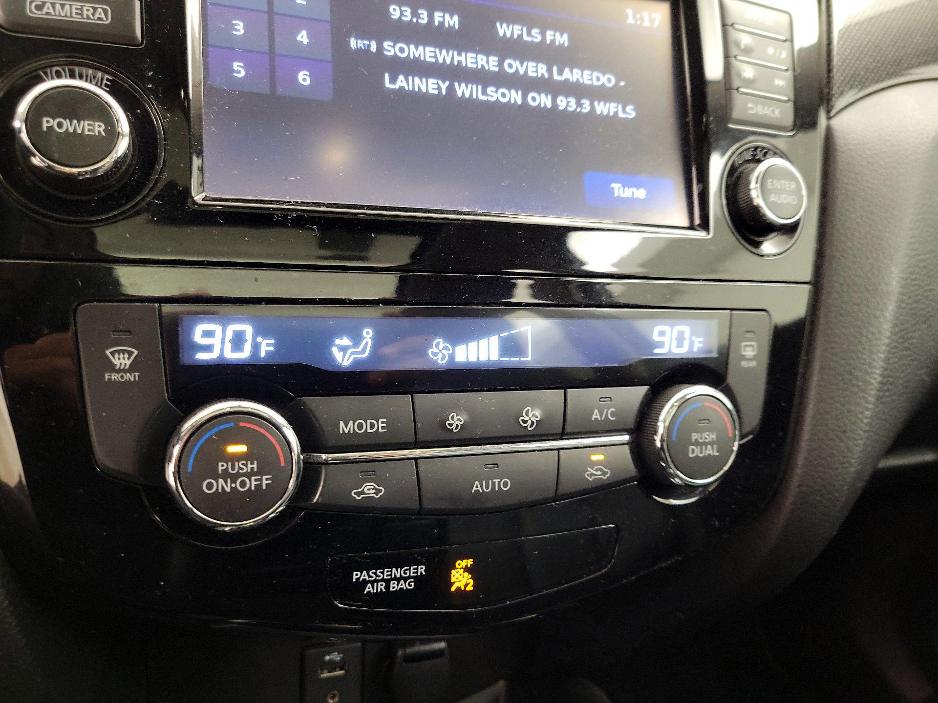 Thumbnail: 2016 Nissan Rogue - 17