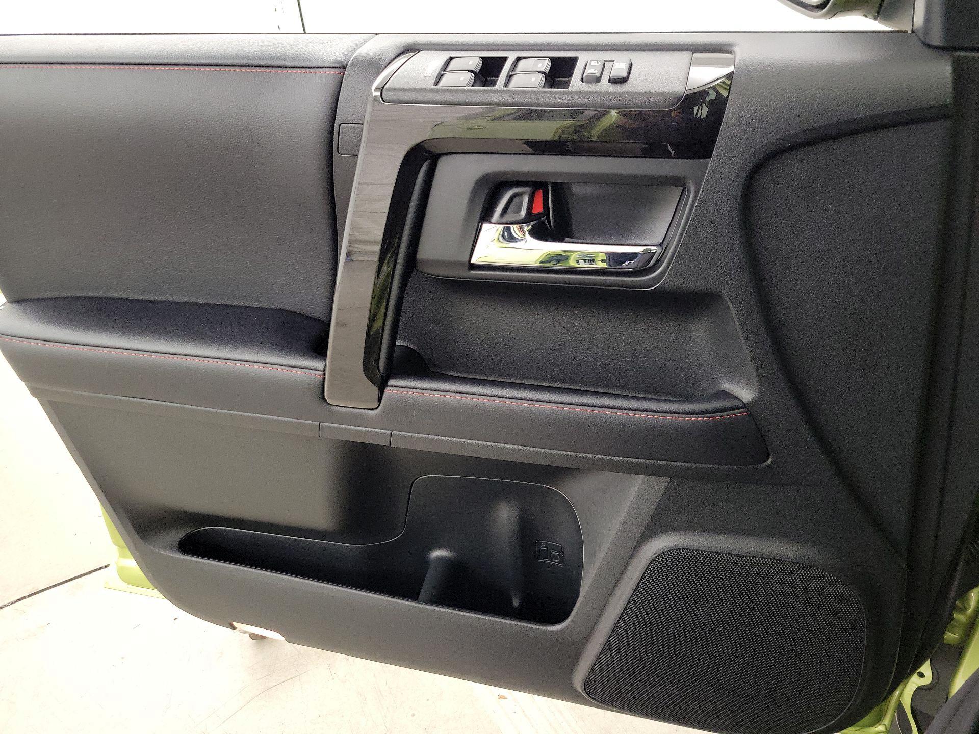 Thumbnail: 2022 Toyota 4Runner - 12