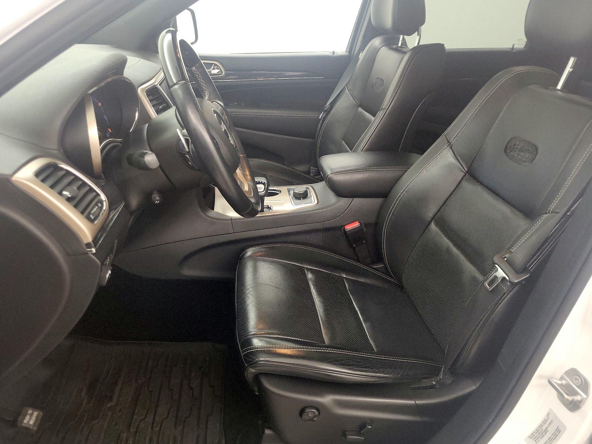 Thumbnail: 2015 Jeep Grand Cherokee - 11