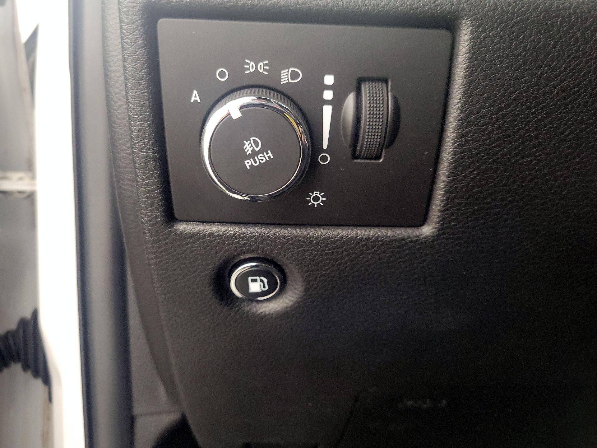 Thumbnail: 2015 Jeep Grand Cherokee - 13