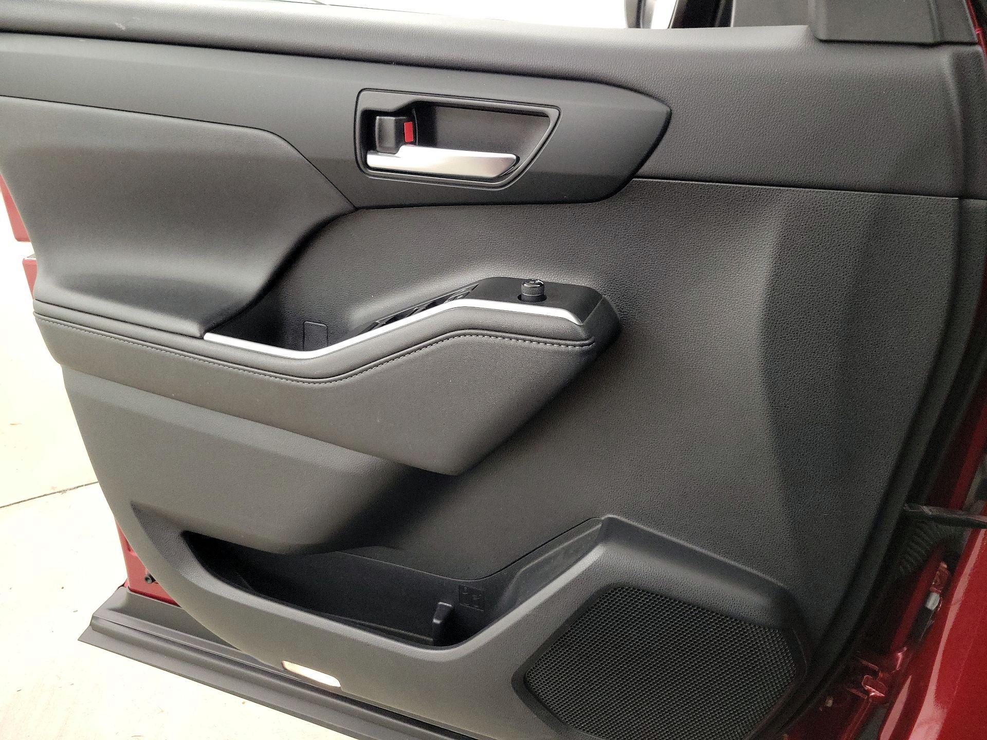 Thumbnail: 2021 Toyota Highlander - 12