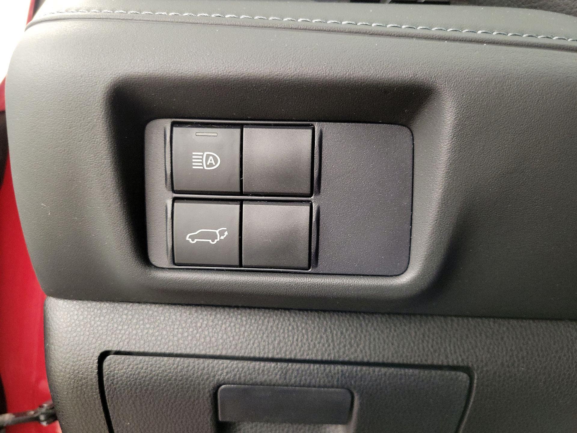 Thumbnail: 2021 Toyota Highlander - 13