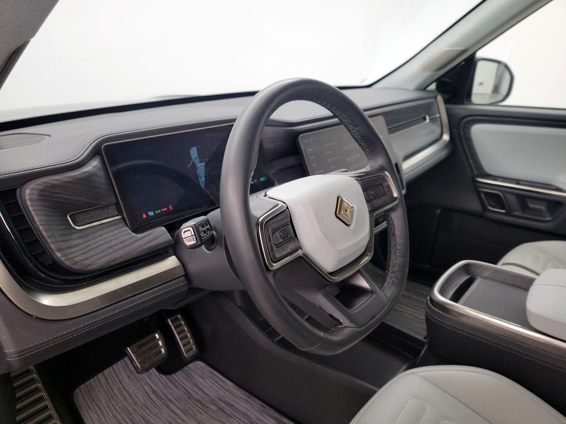 Thumbnail: 2023 Rivian R1S - 9