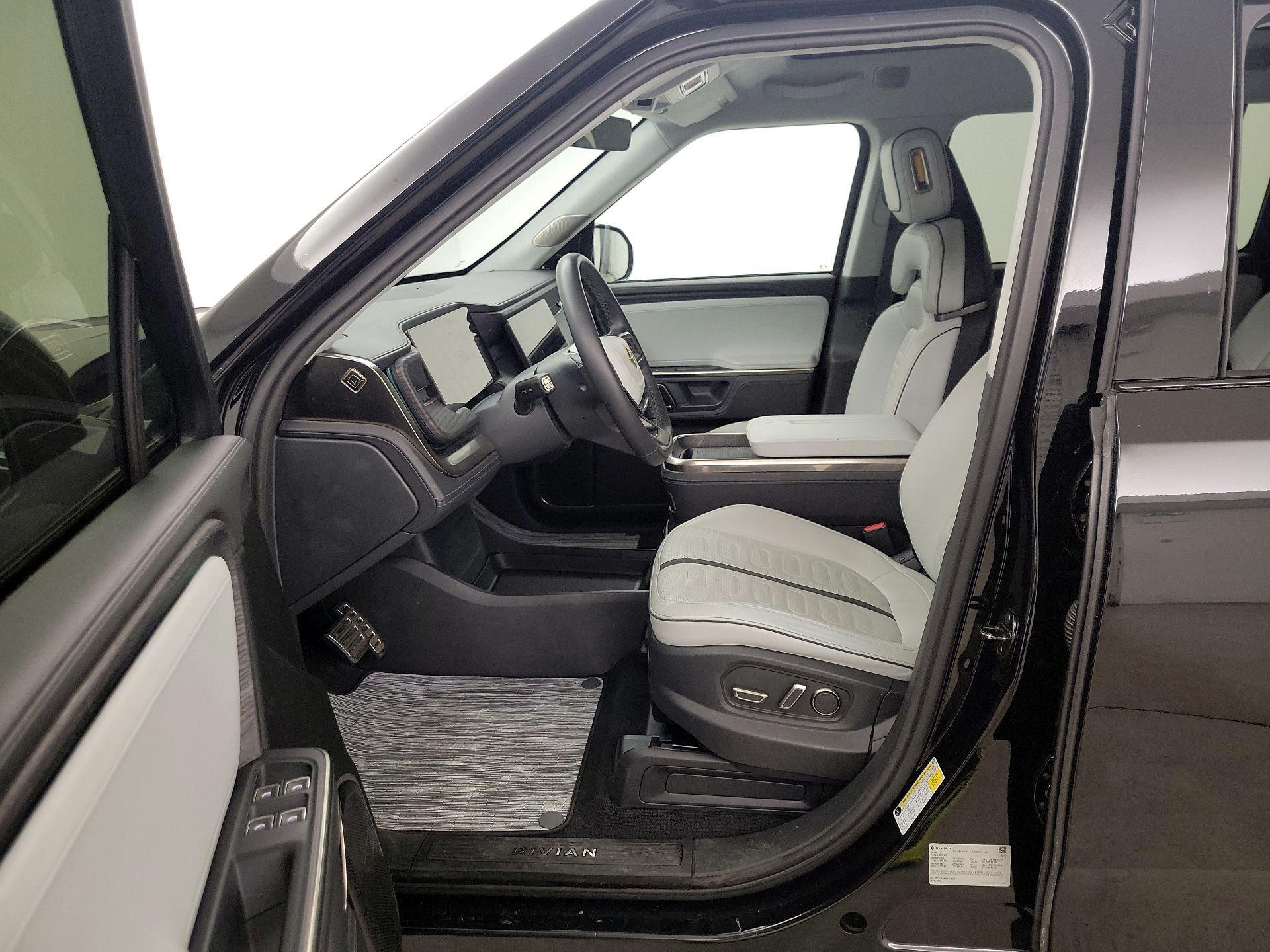 Thumbnail: 2023 Rivian R1S - 11