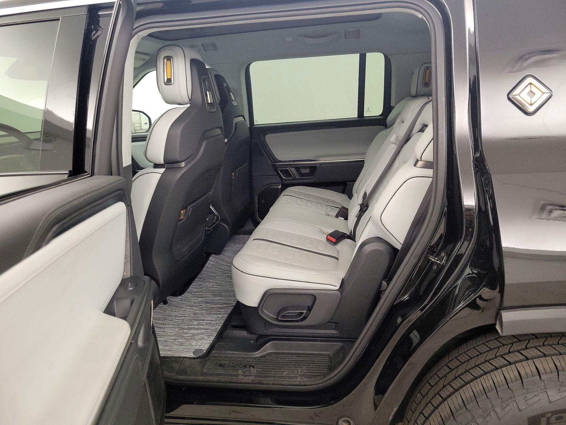 Thumbnail: 2023 Rivian R1S - 20