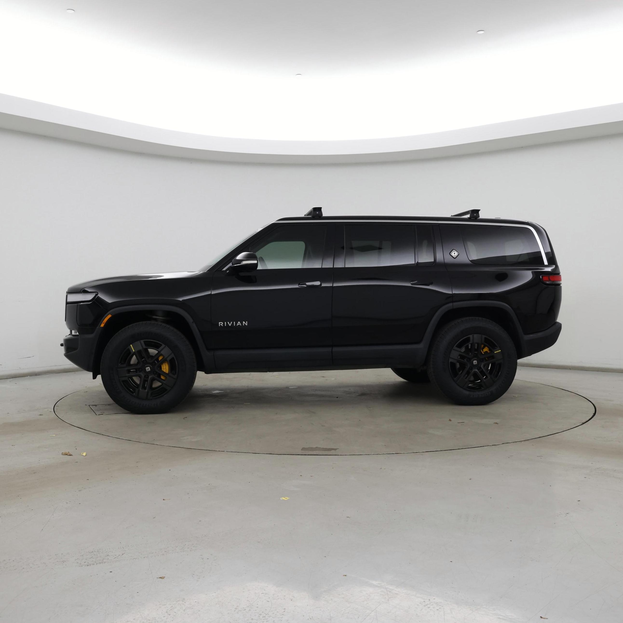 Thumbnail: 2023 Rivian R1S - 3