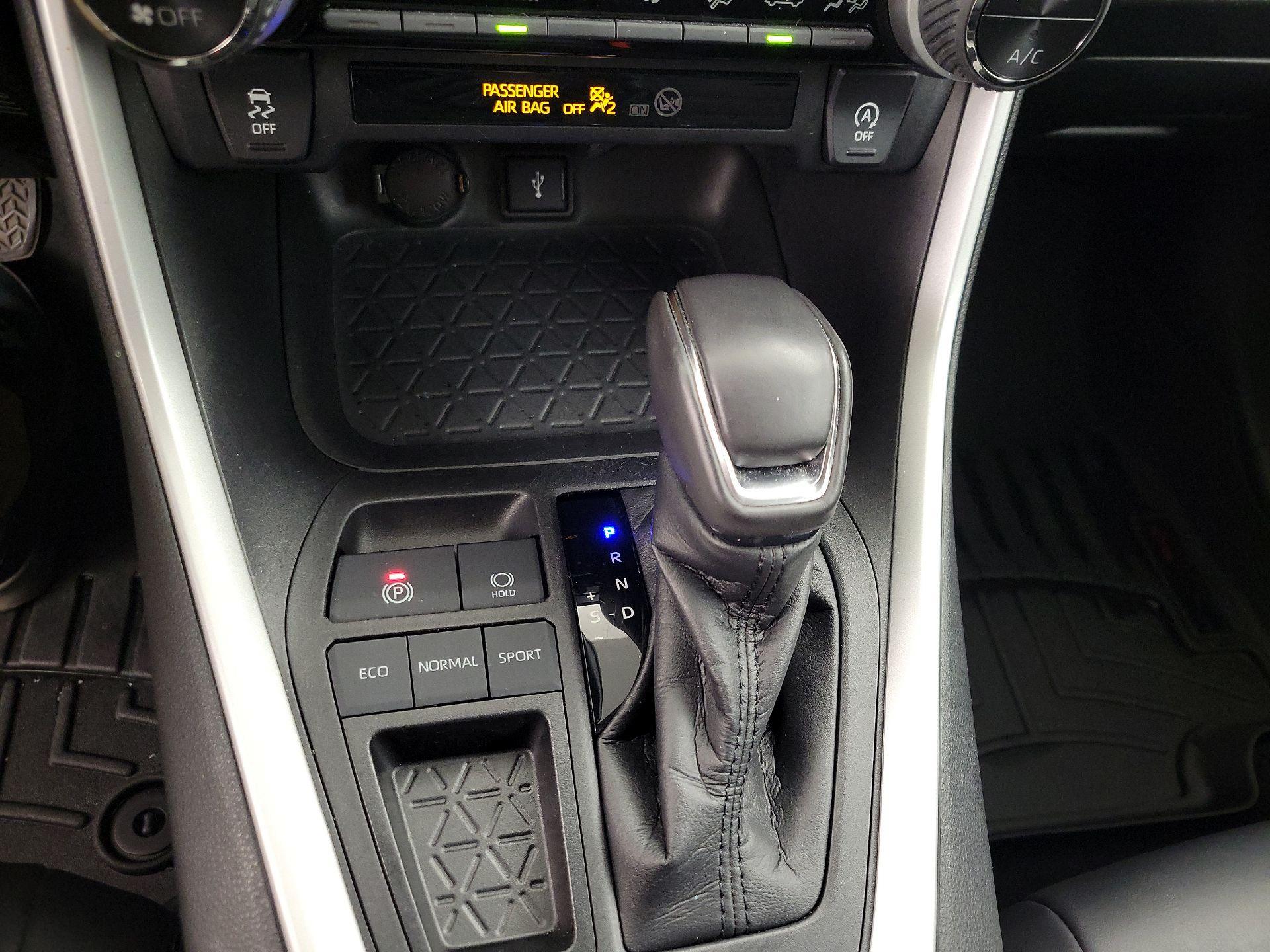 Thumbnail: 2021 Toyota RAV4 - 17