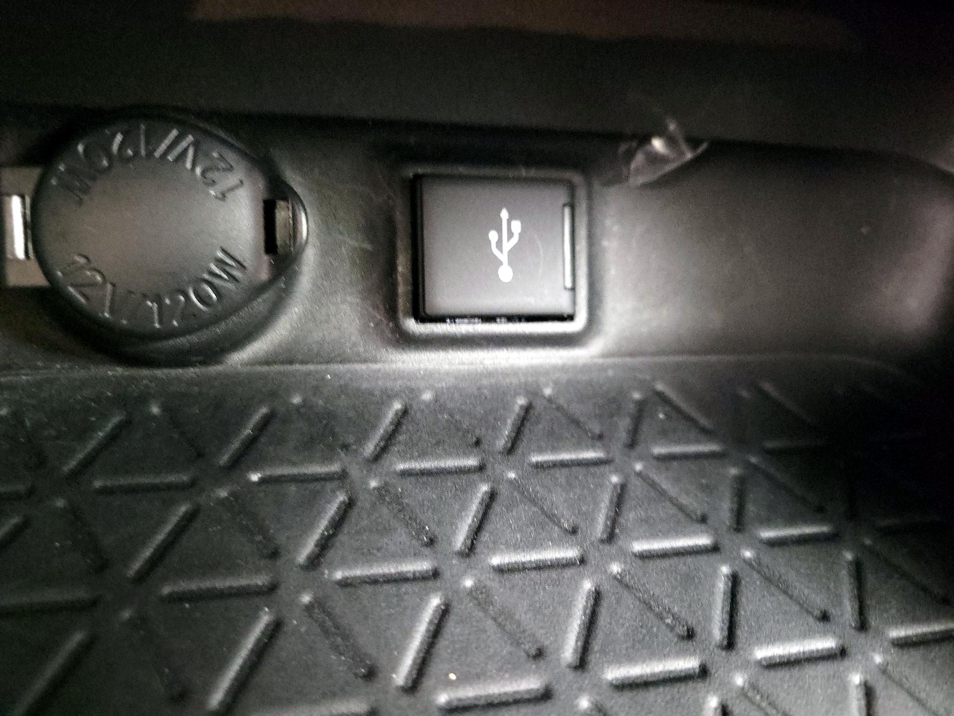 Thumbnail: 2021 Toyota RAV4 - 18