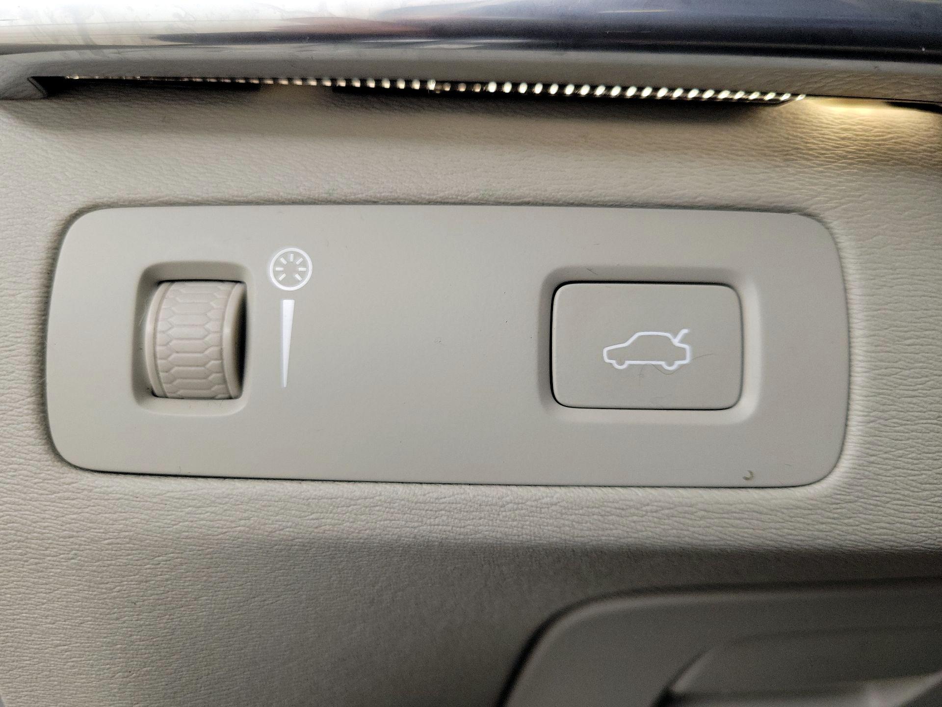 Thumbnail: 2018 Volvo XC90 - 13