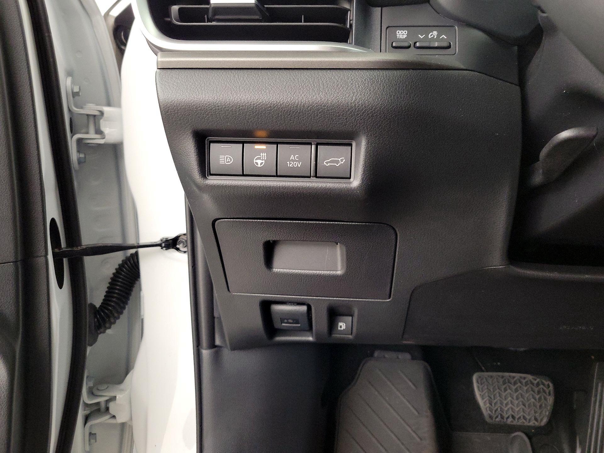 Thumbnail: 2026 Toyota Highlander - 13