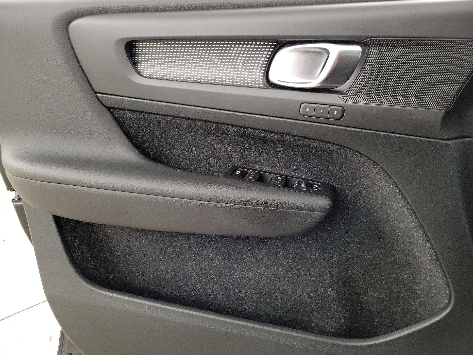 Thumbnail: 2019 Volvo XC40 - 12