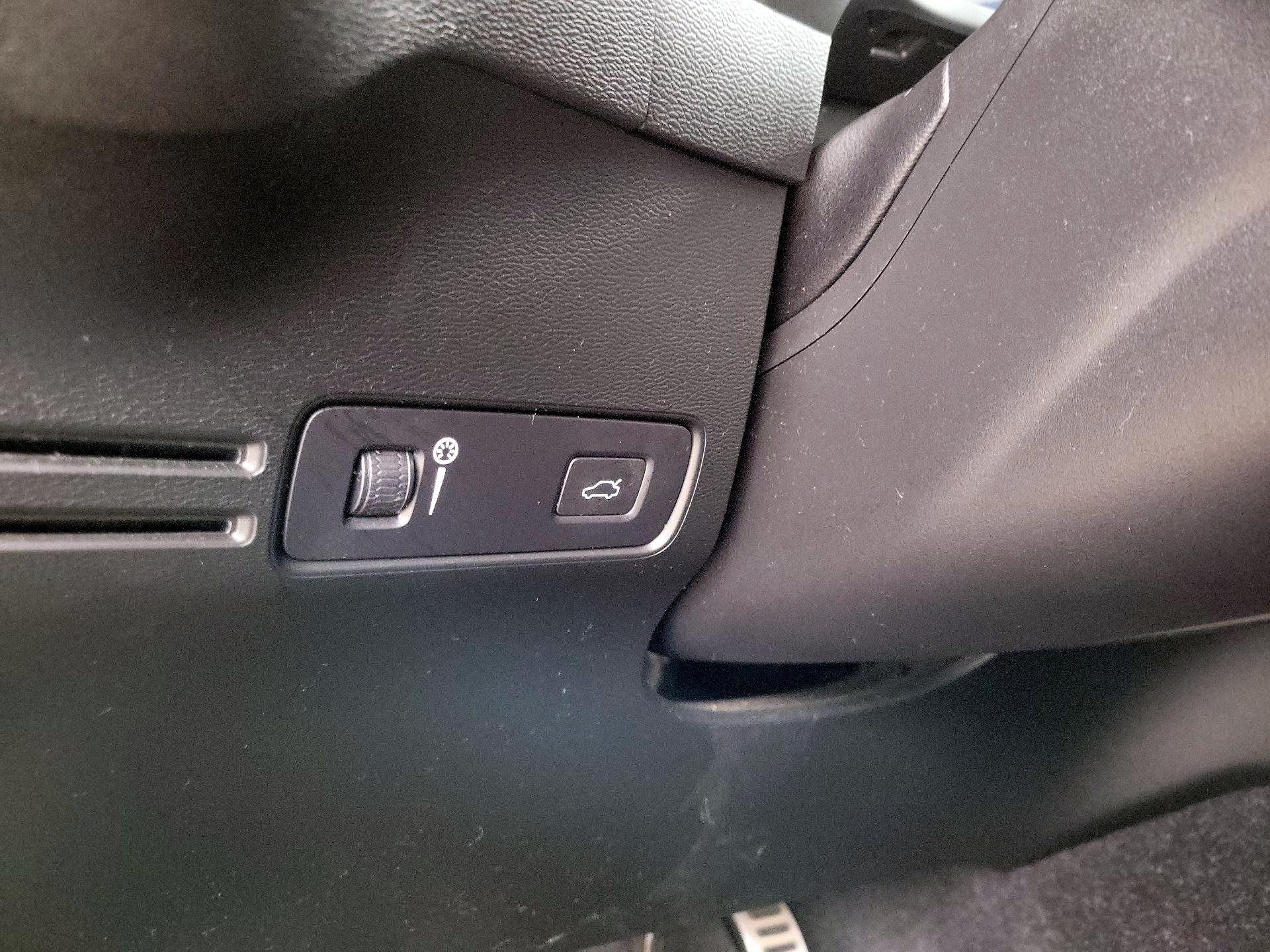 Thumbnail: 2019 Volvo XC40 - 13