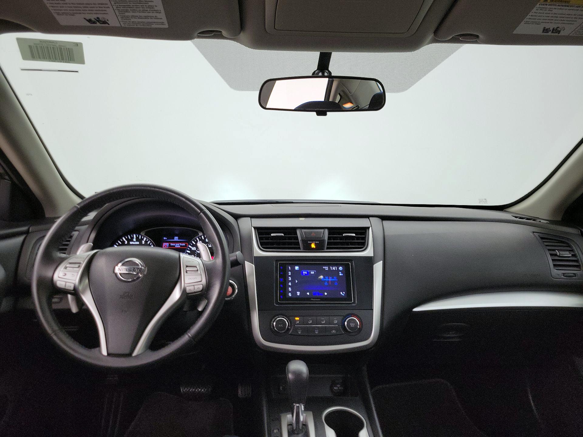 Thumbnail: 2016 Nissan Altima - 9