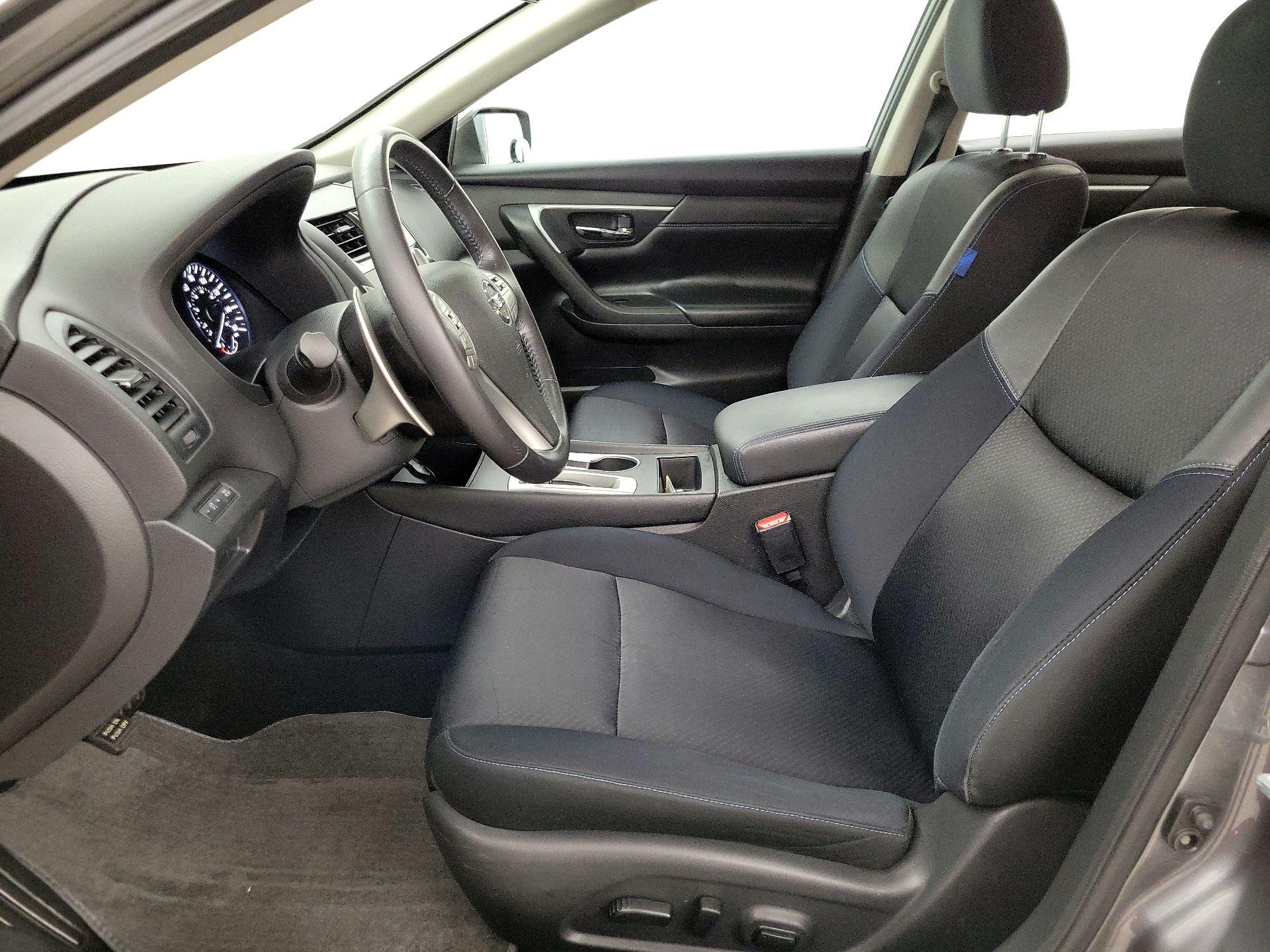 Thumbnail: 2016 Nissan Altima - 11