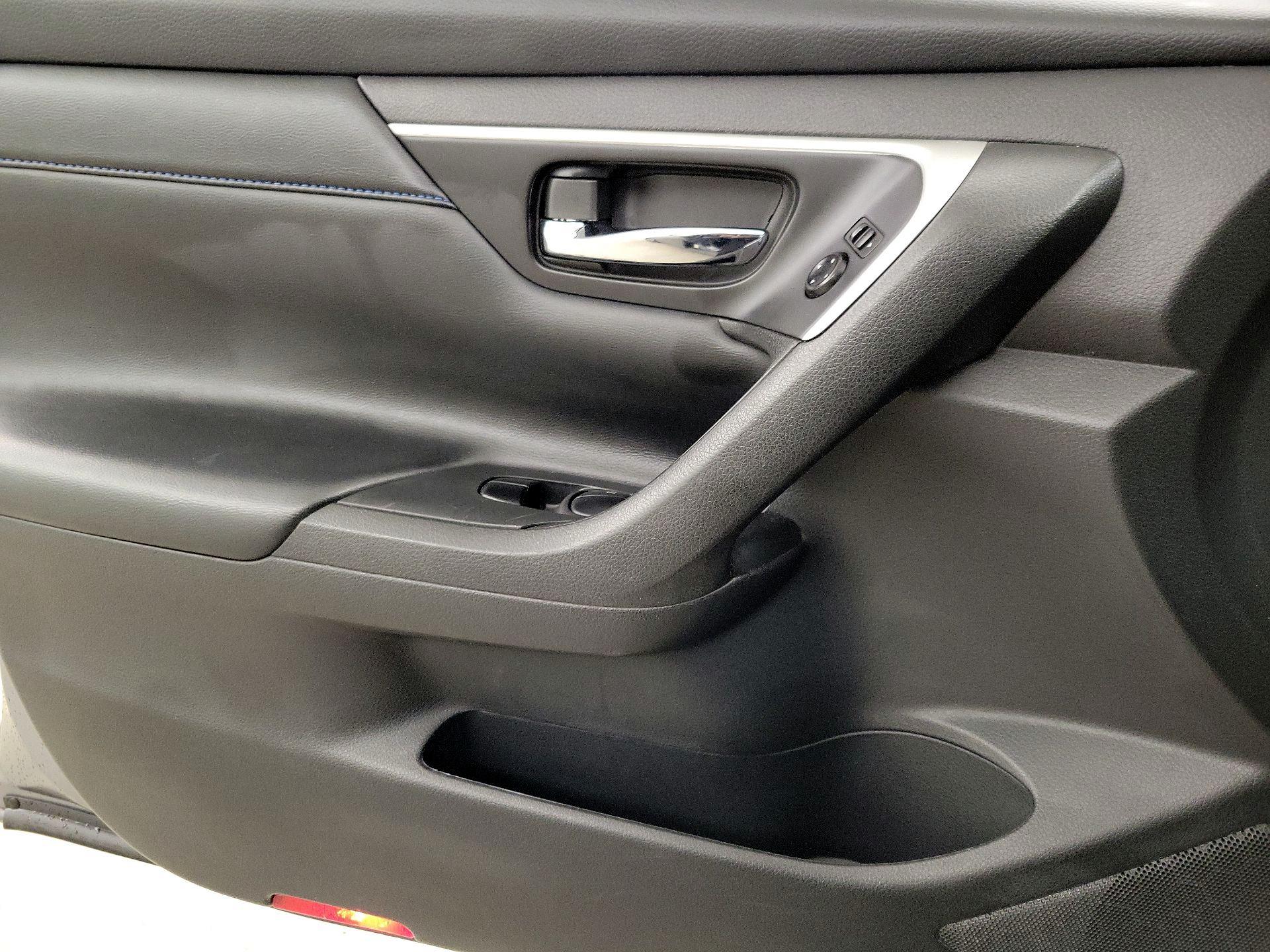 Thumbnail: 2016 Nissan Altima - 12