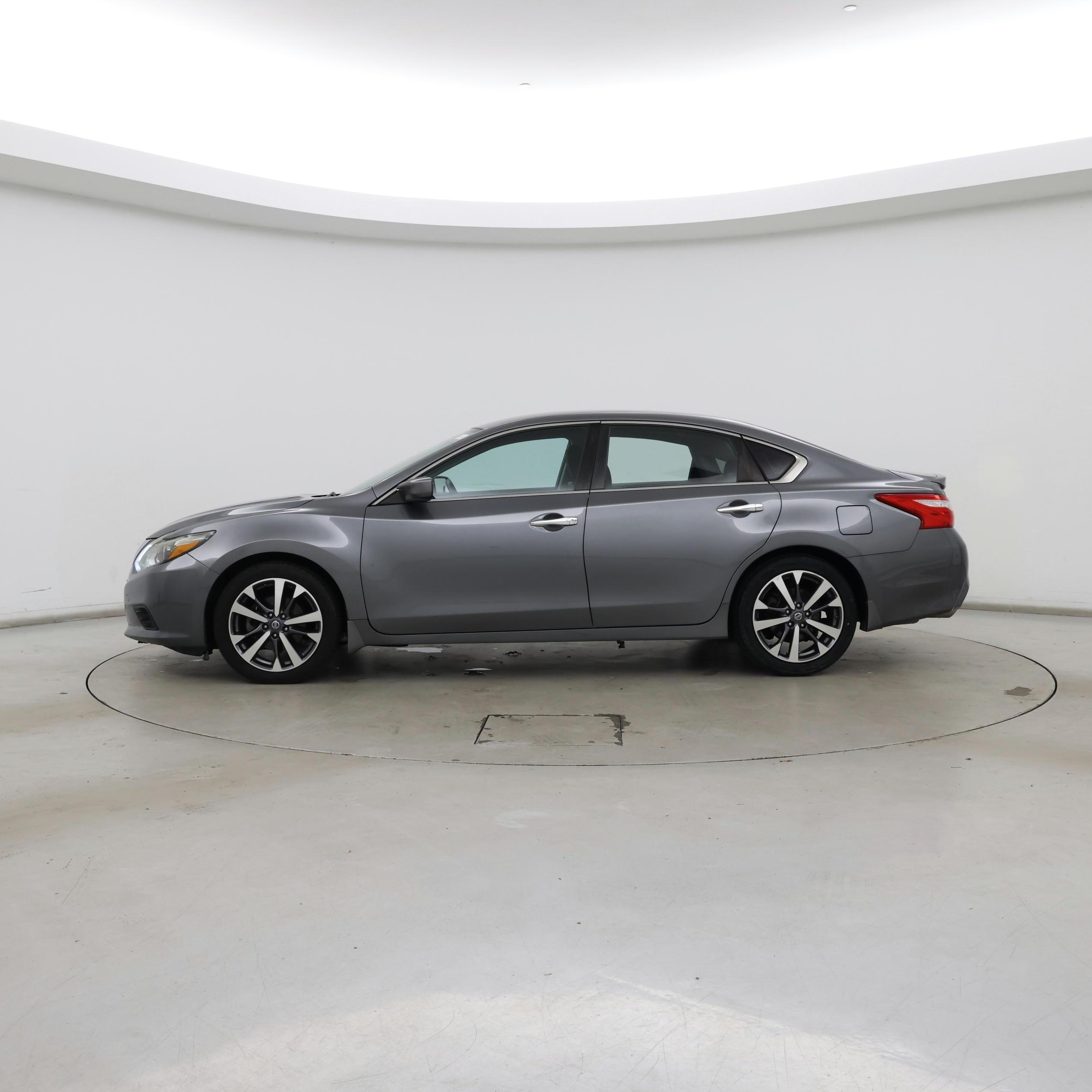 Thumbnail: 2016 Nissan Altima - 3