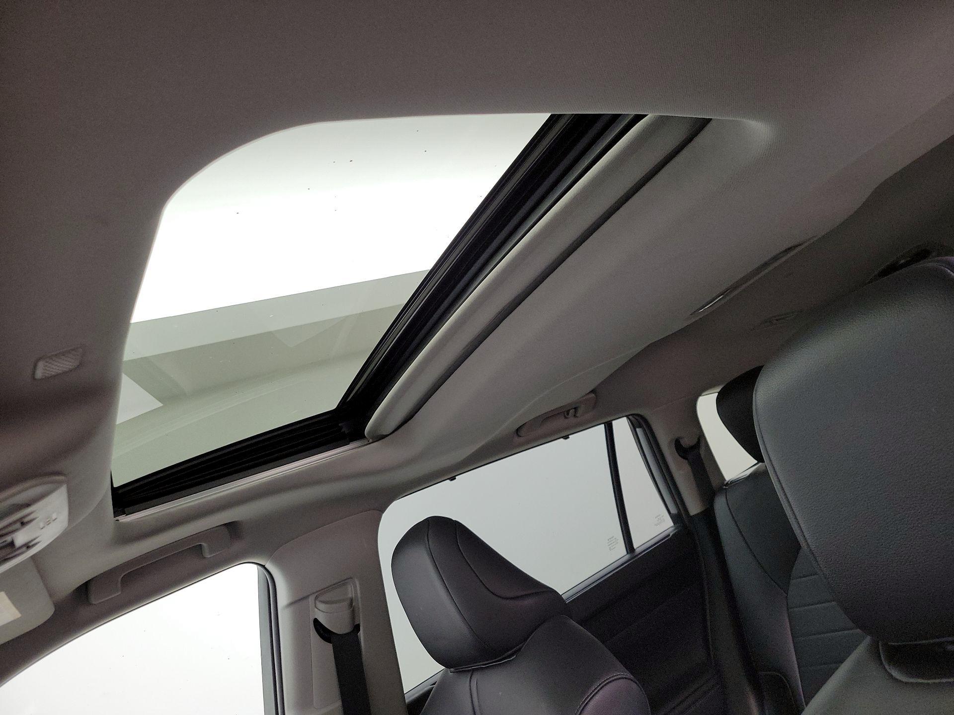 Thumbnail: 2020 Toyota Highlander - 19