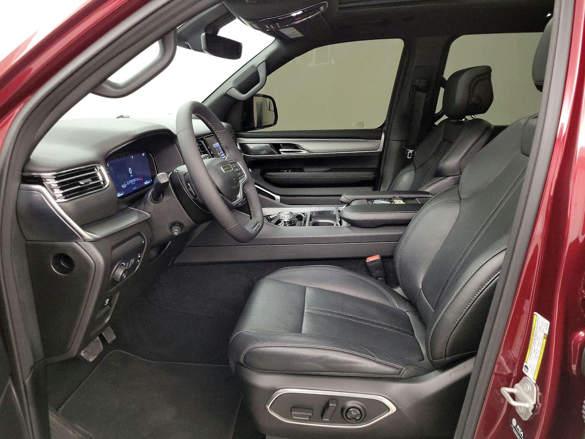 Thumbnail: 2023 Jeep Wagoneer - 11