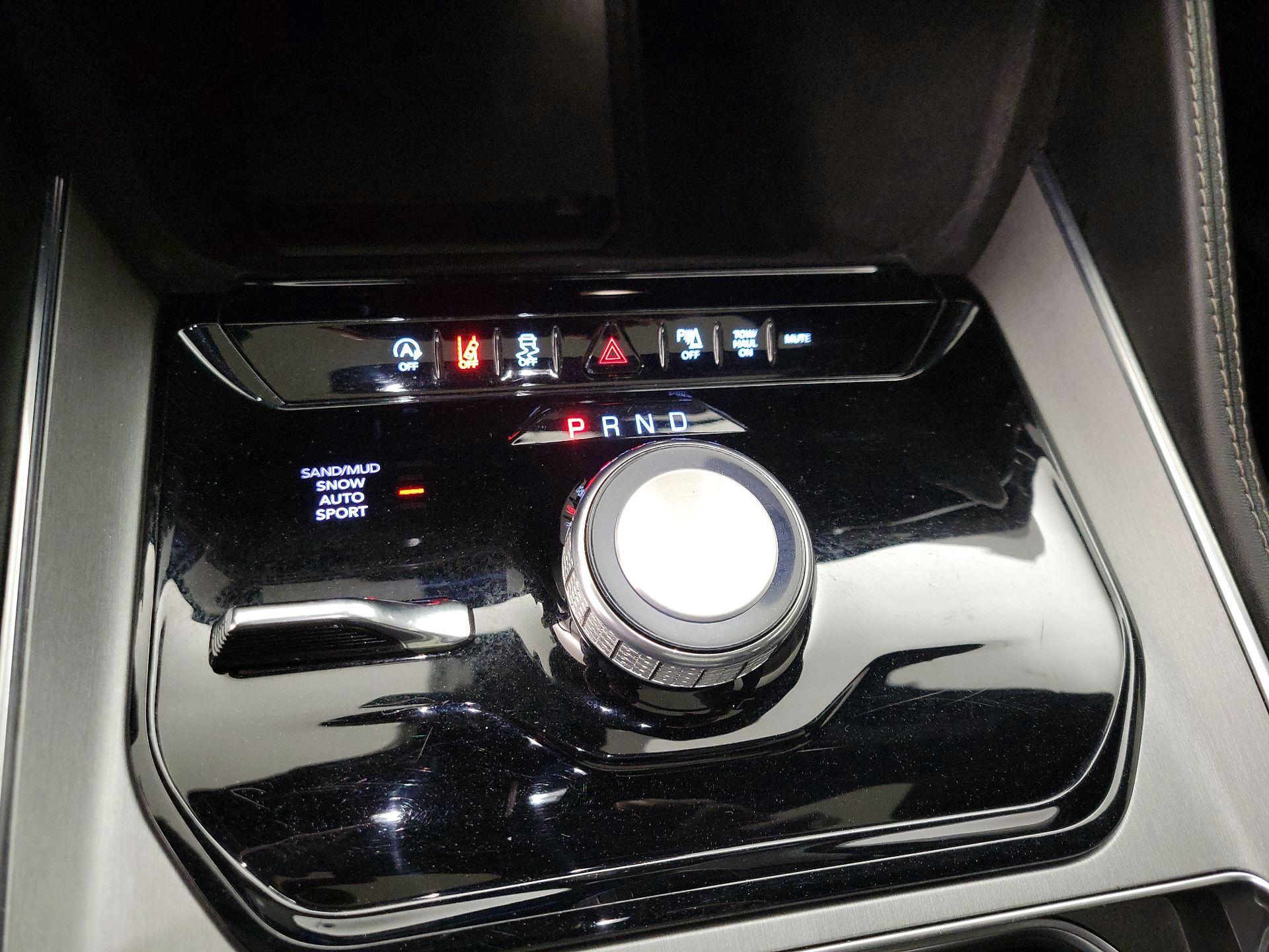 Thumbnail: 2023 Jeep Wagoneer - 18