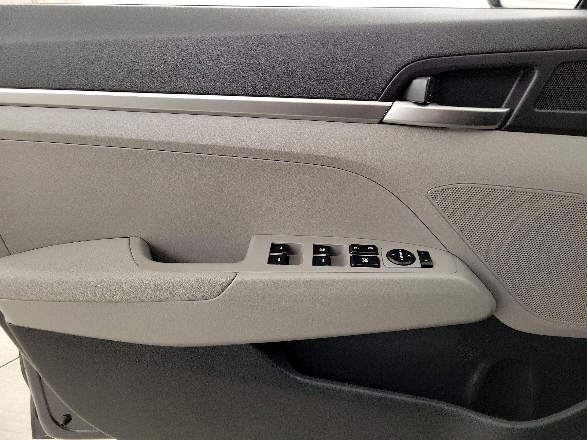 Thumbnail: 2020 Hyundai Elantra - 12