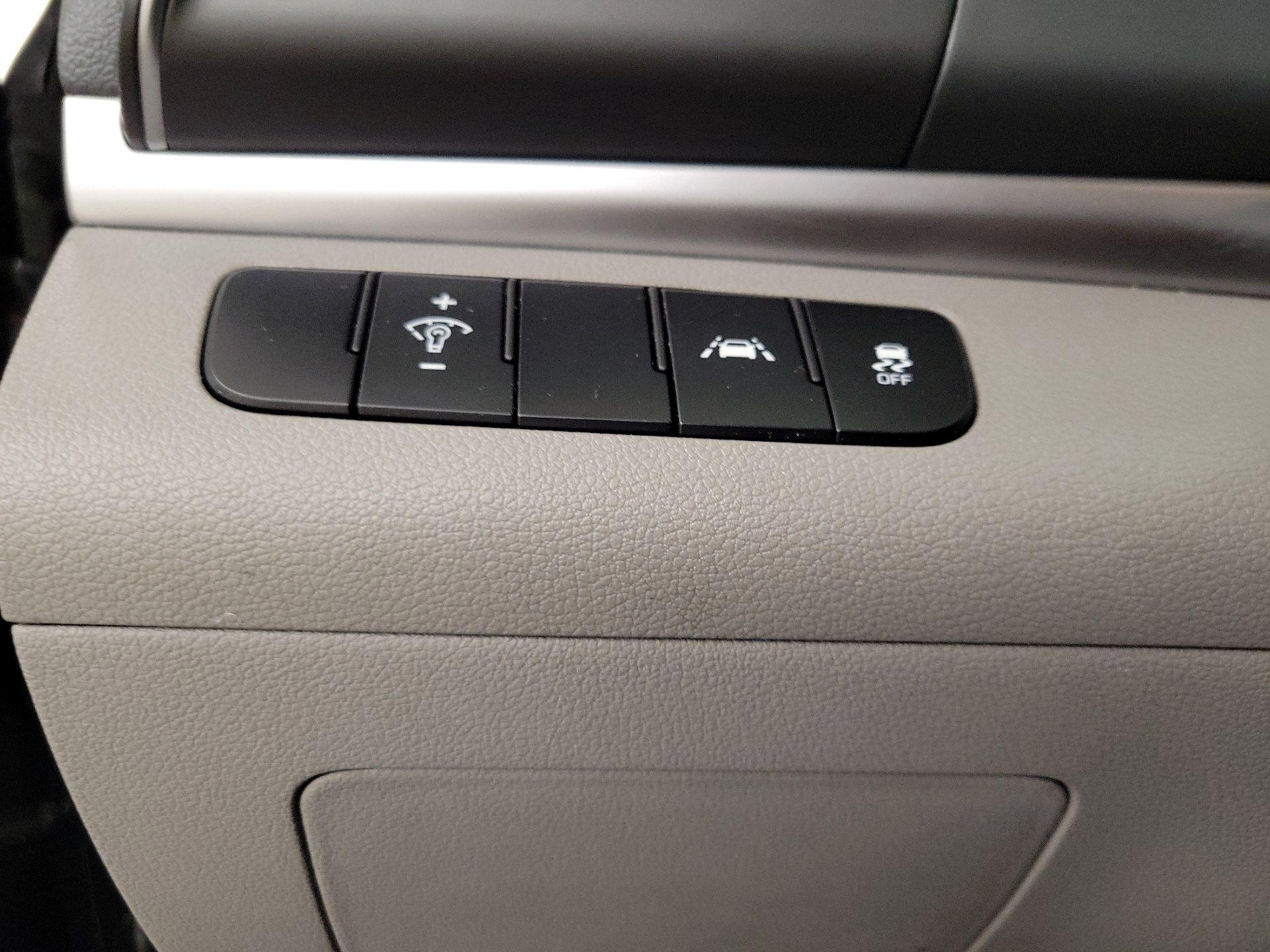 Thumbnail: 2020 Hyundai Elantra - 13