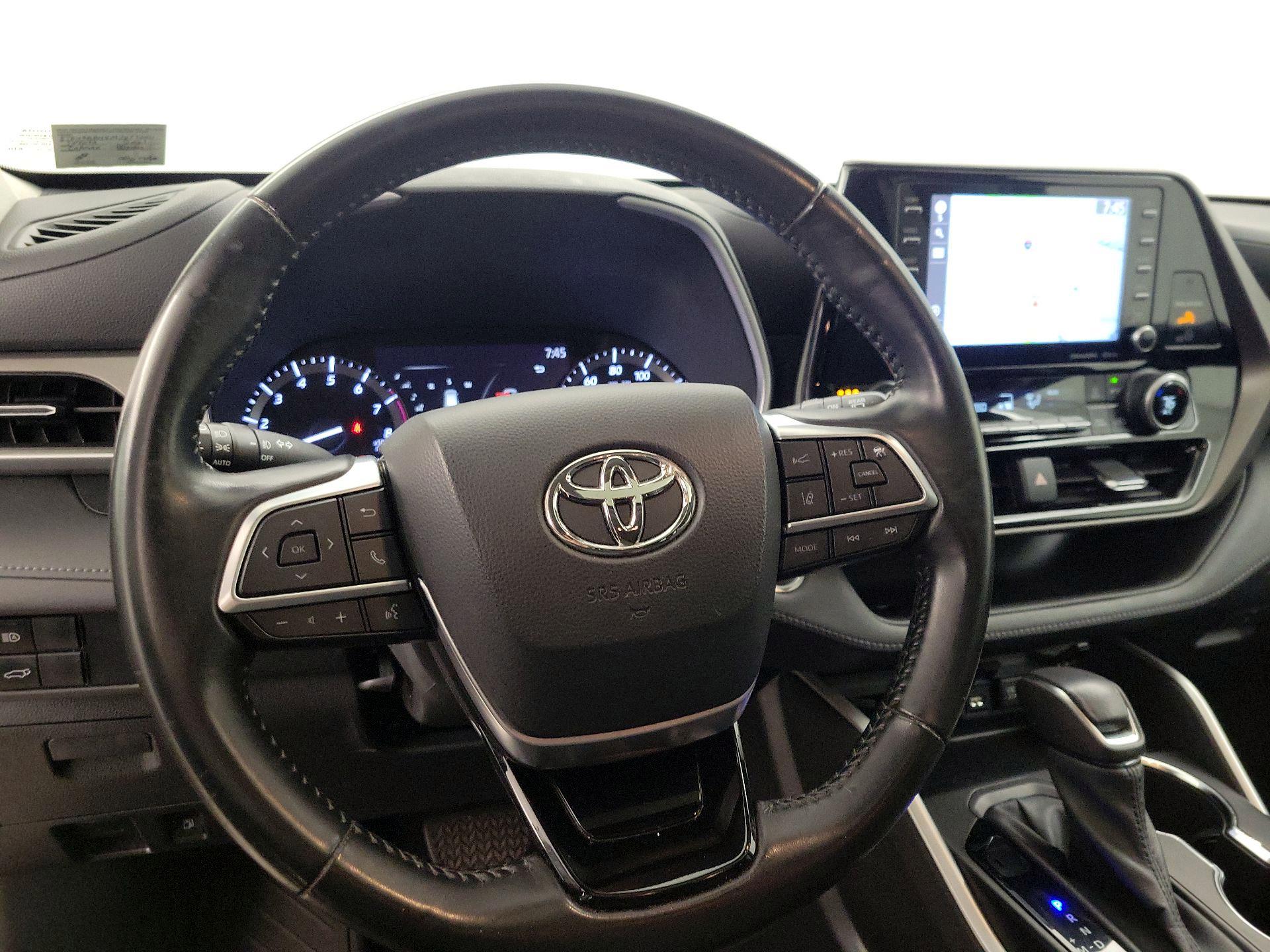 Thumbnail: 2021 Toyota Highlander - 10