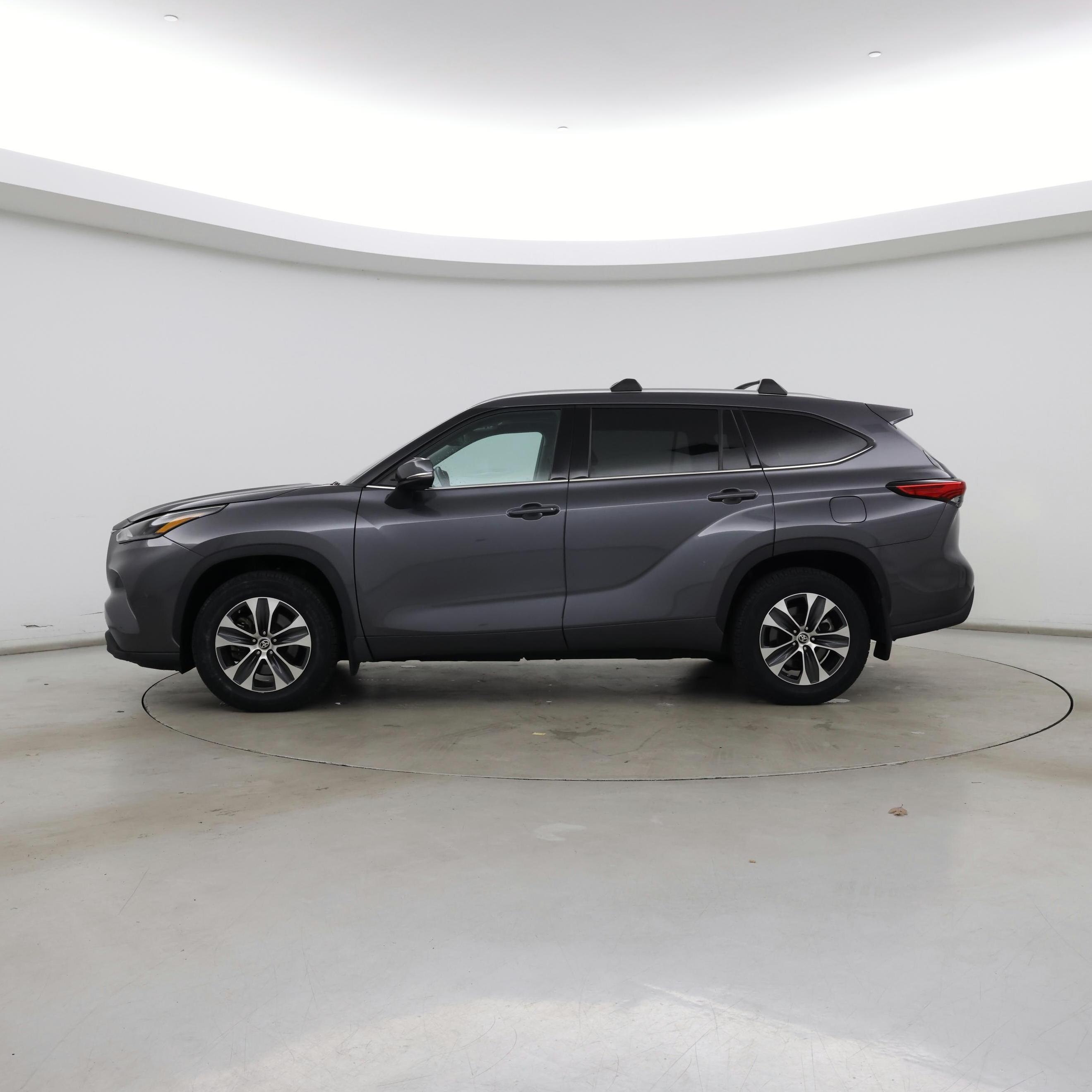 Thumbnail: 2021 Toyota Highlander - 3