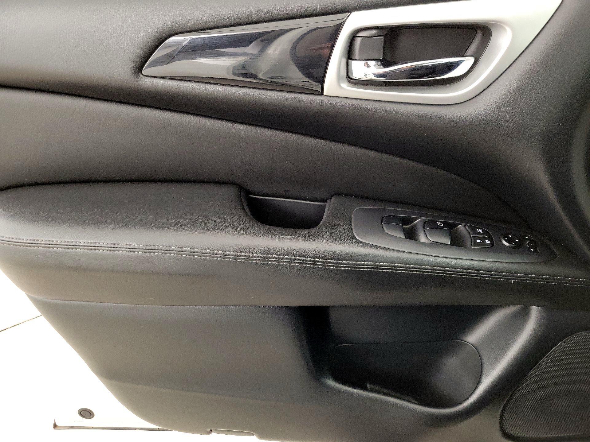 Thumbnail: 2019 Nissan Pathfinder - 12