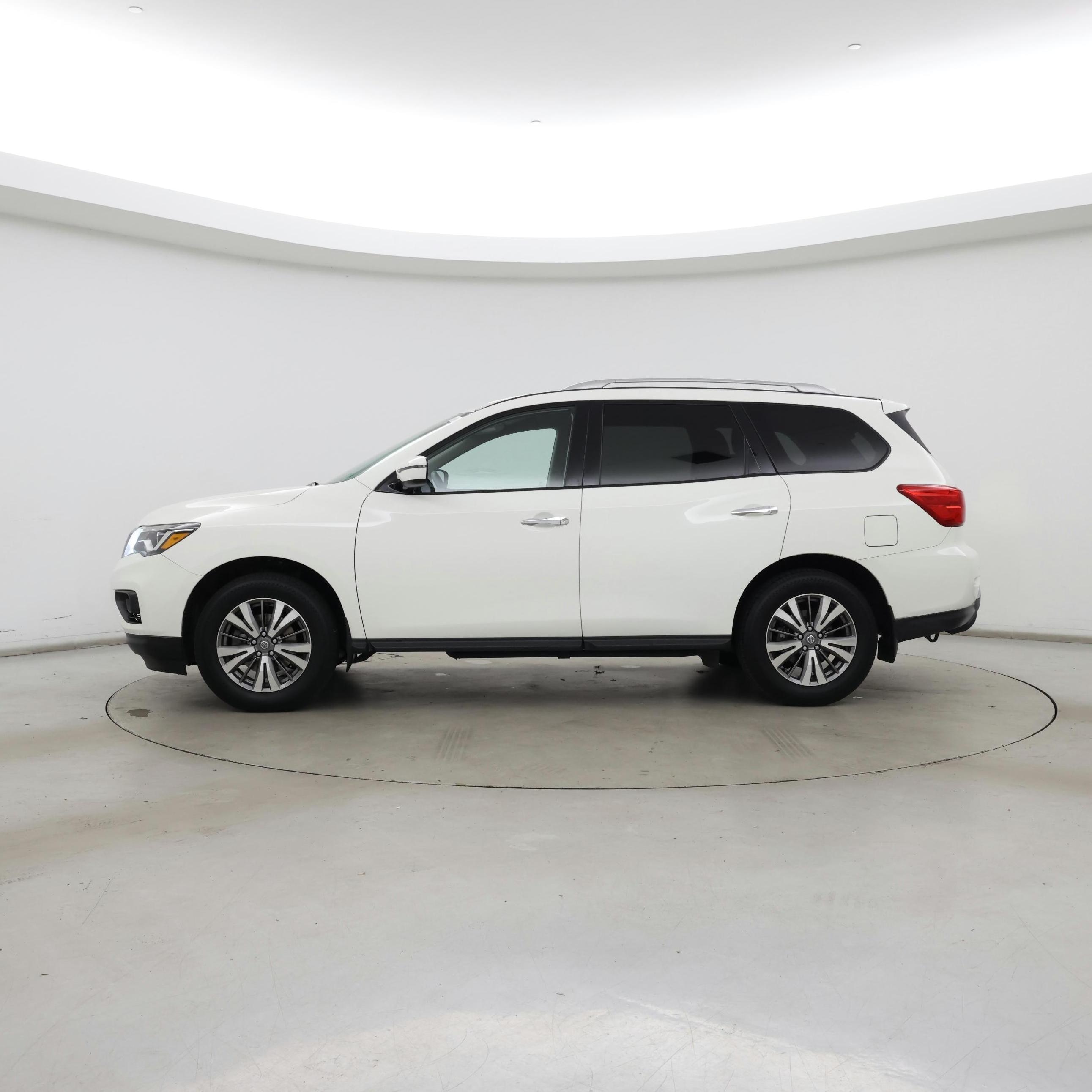 Thumbnail: 2019 Nissan Pathfinder - 3