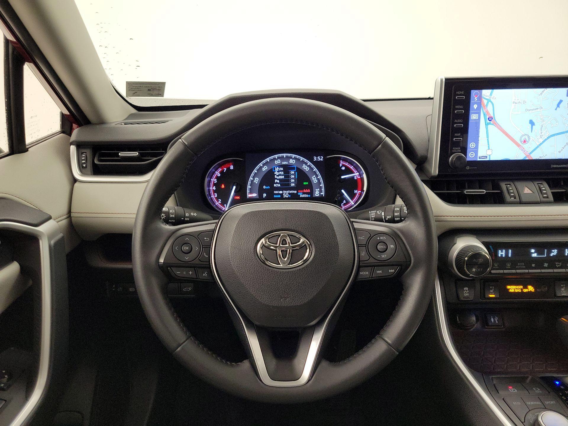 Thumbnail: 2019 Toyota RAV4 - 10