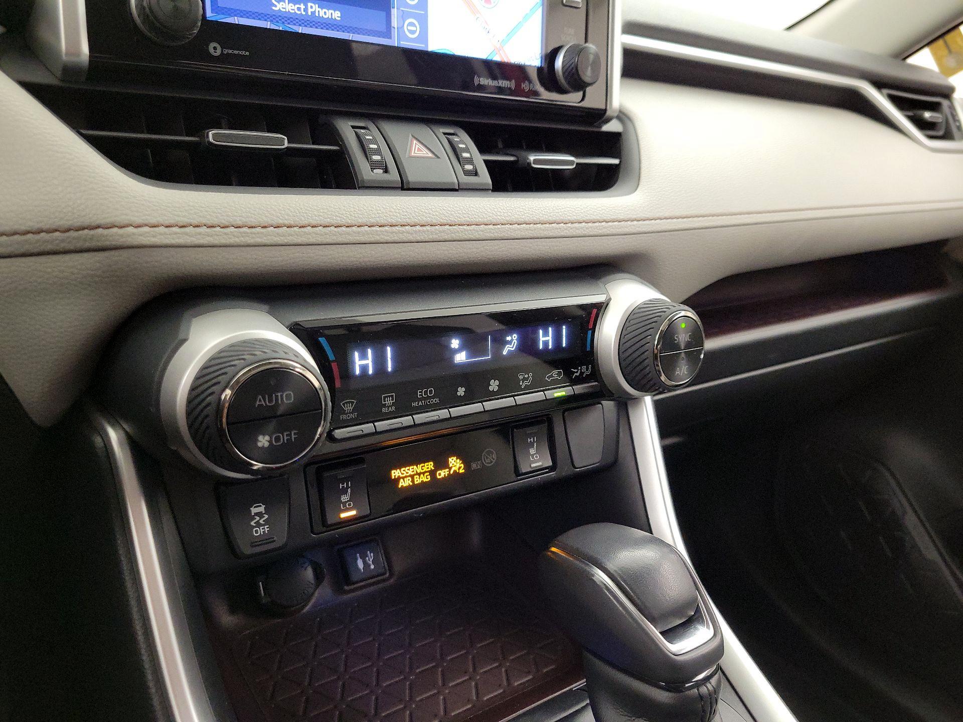 Thumbnail: 2019 Toyota RAV4 - 17