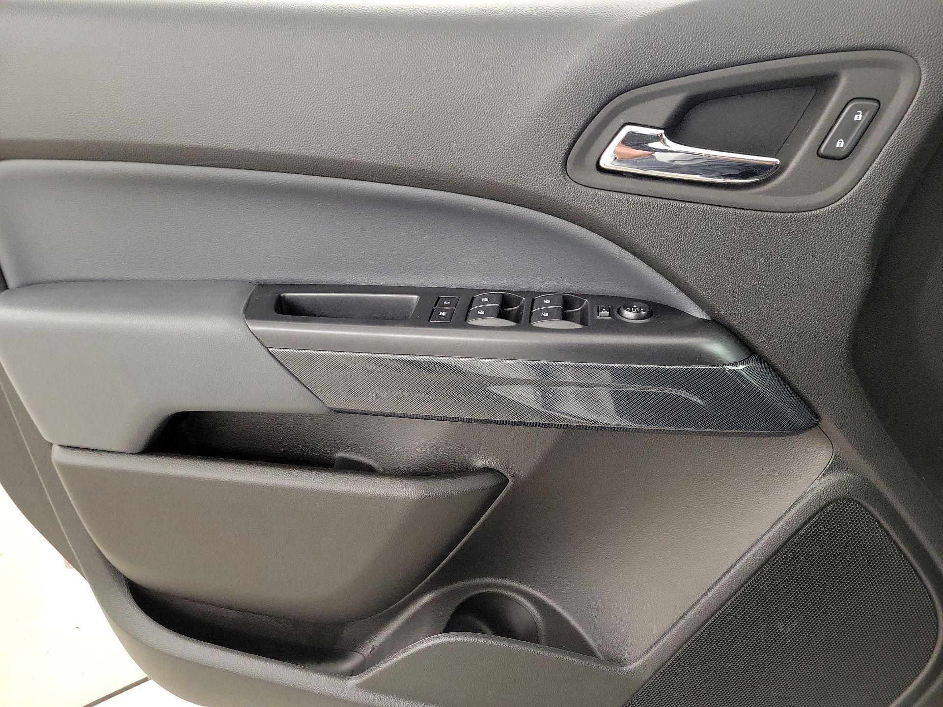 Thumbnail: 2022 Chevrolet Colorado - 12