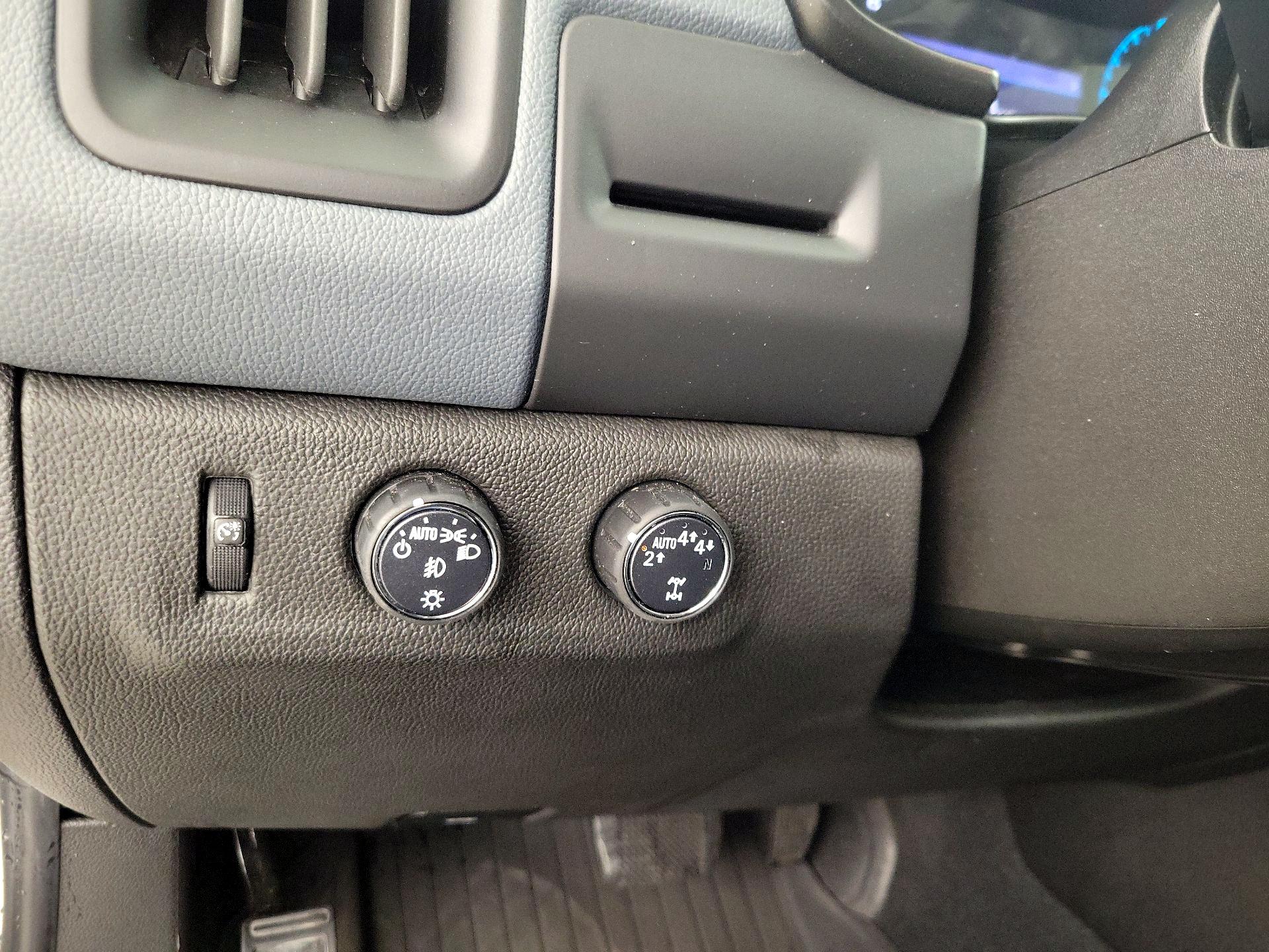 Thumbnail: 2022 Chevrolet Colorado - 13