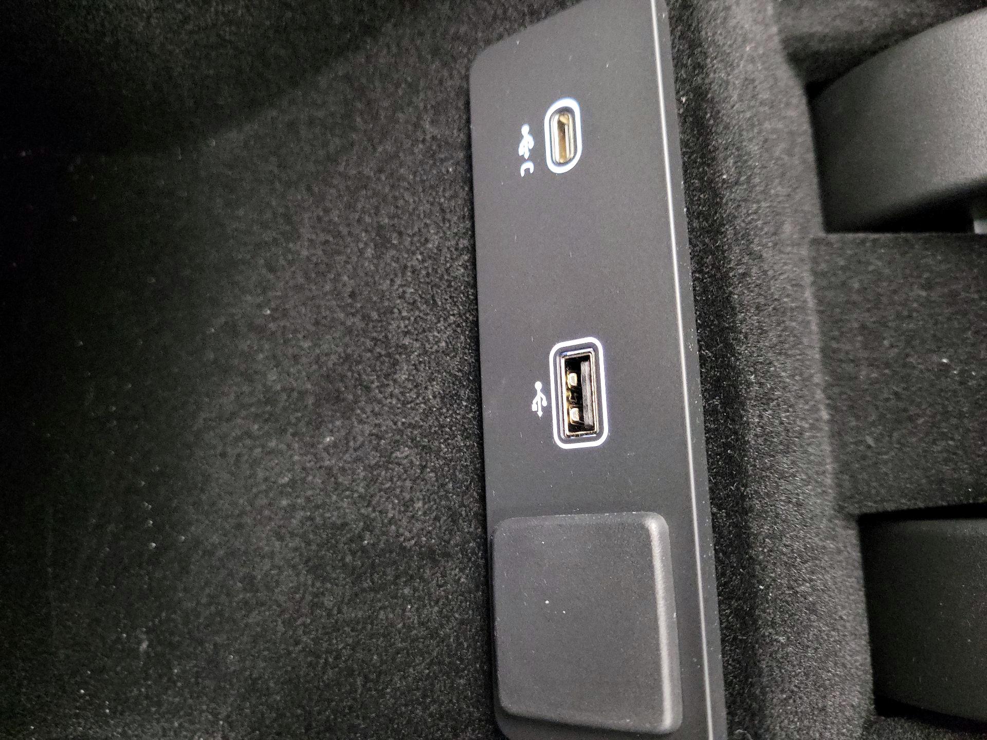 Thumbnail: 2024 Land Rover Range Rover Velar - 19