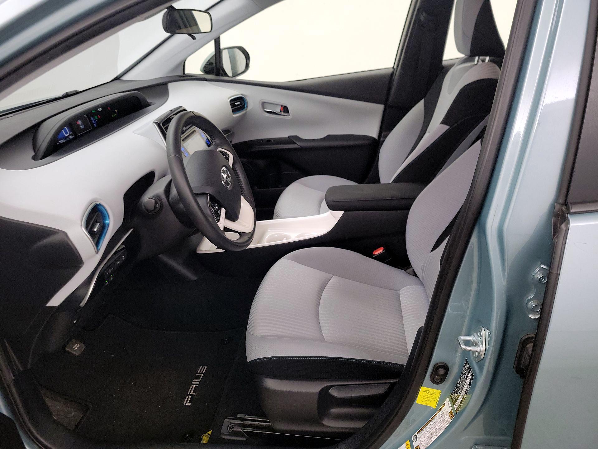 Thumbnail: 2017 Toyota Prius - 11